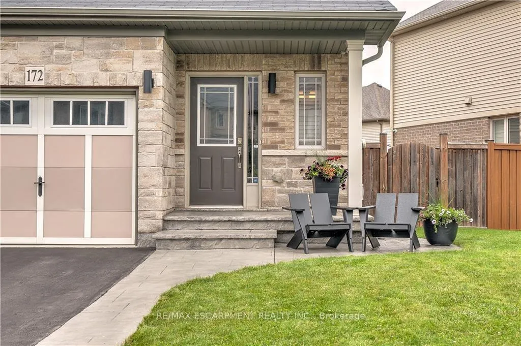 Photo 3 of 172 Westbank Trail, Hamilton, Stoney Creek — HOMEH