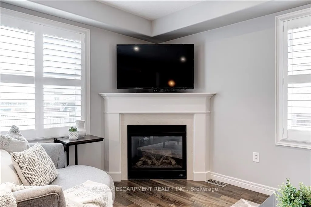 Photo 18 of 172 Westbank Trail, Hamilton, Stoney Creek — HOMEH