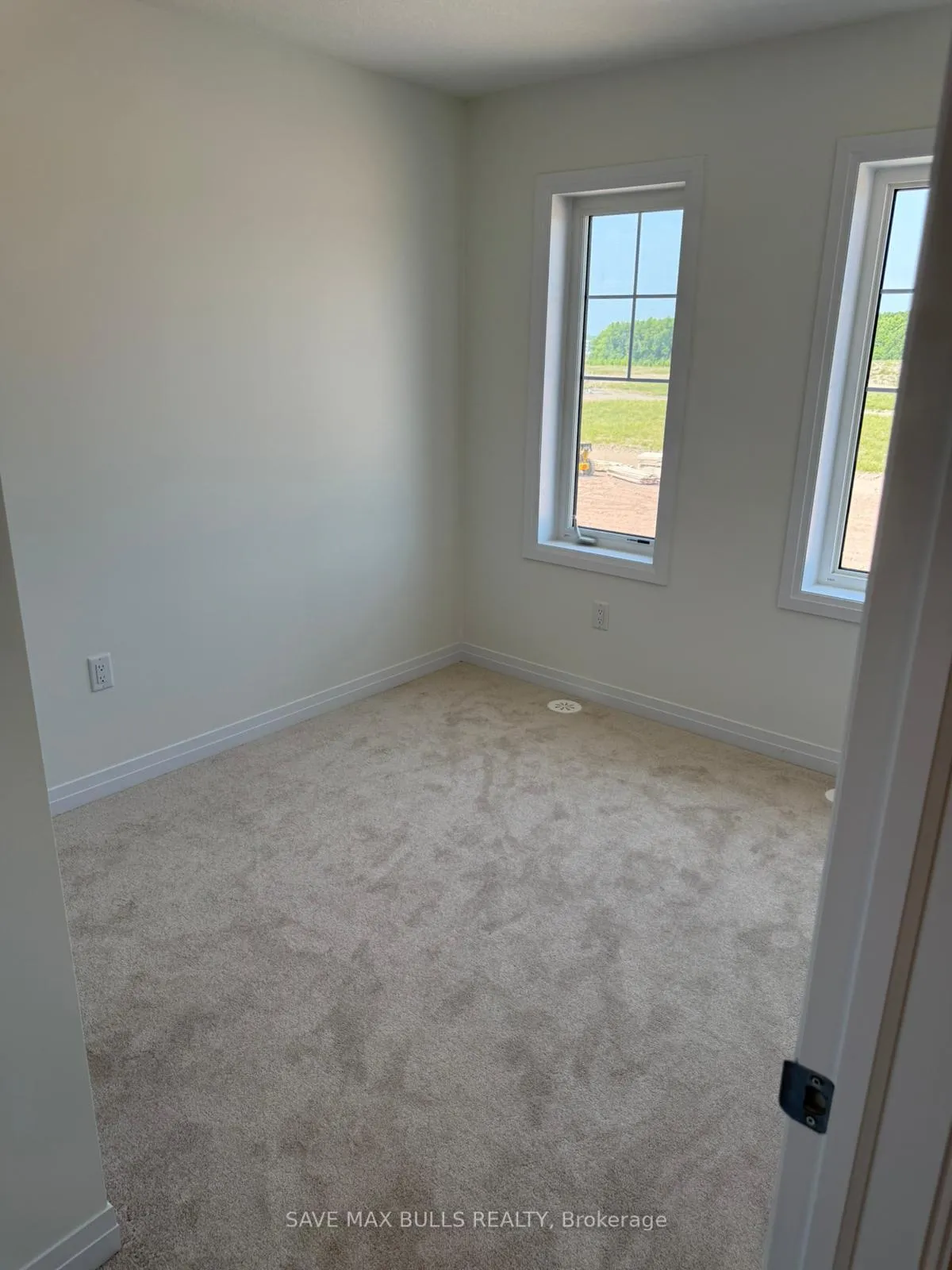 Photo 8 of 39 Gunnel Road, Welland, Dain City — HOMEH