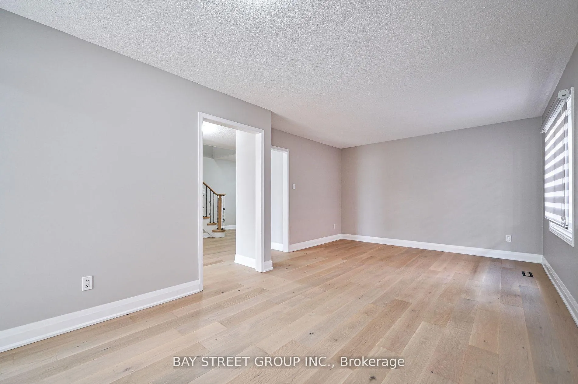 Photo 5 of 65 michener Crescent, Markham, Raymerville — HOMEH