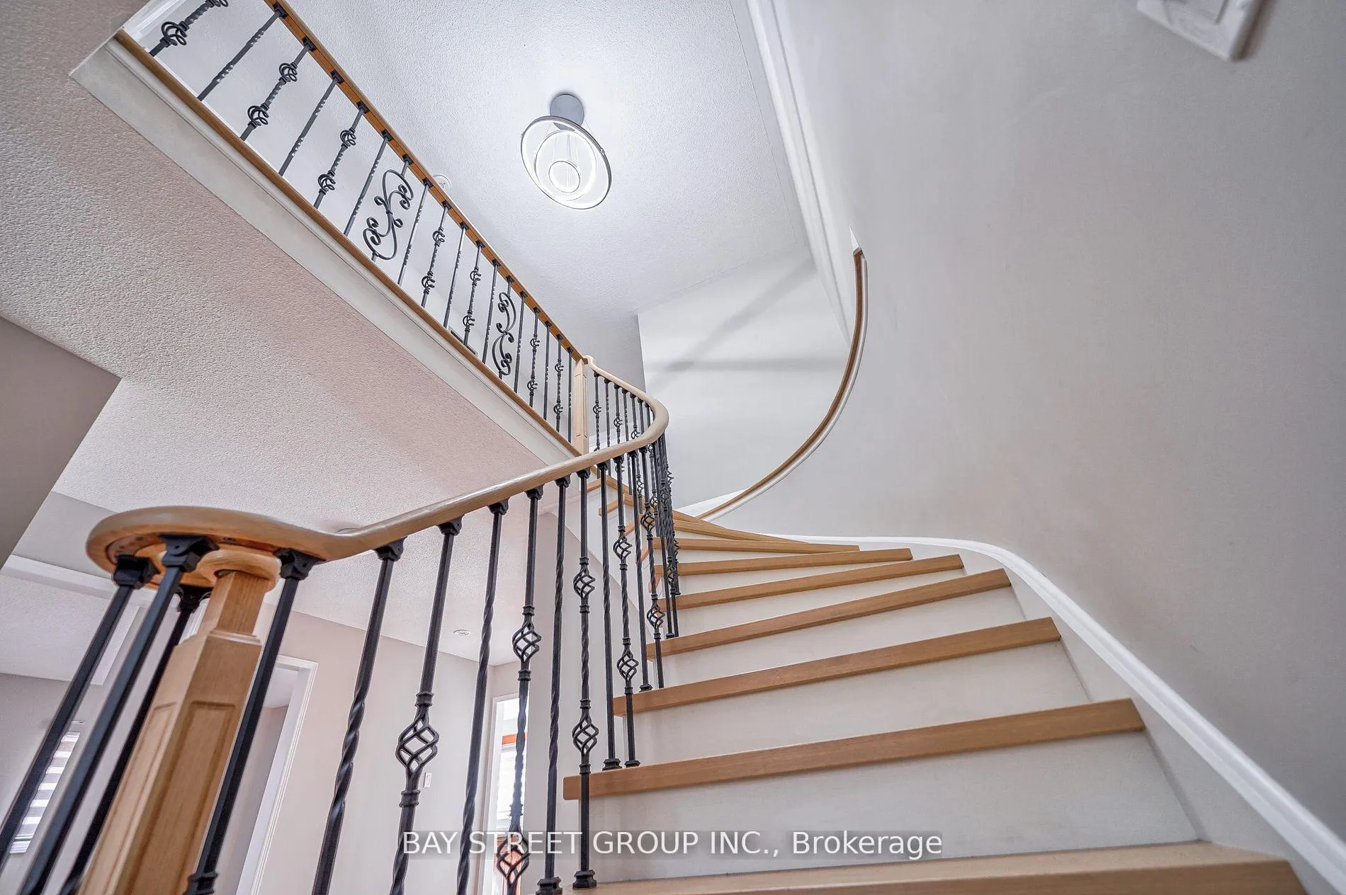 Photo 10 of 65 michener Crescent, Markham, Raymerville — HOMEH