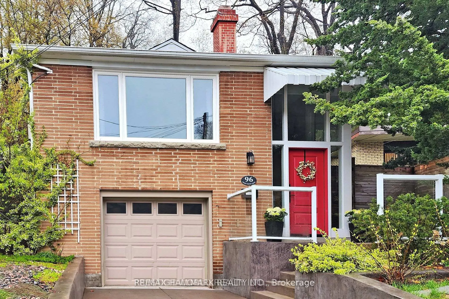 Photo 1 of Unit lower, 96 Glen Davis Crescent, Toronto, East End-Danforth — HOMEH