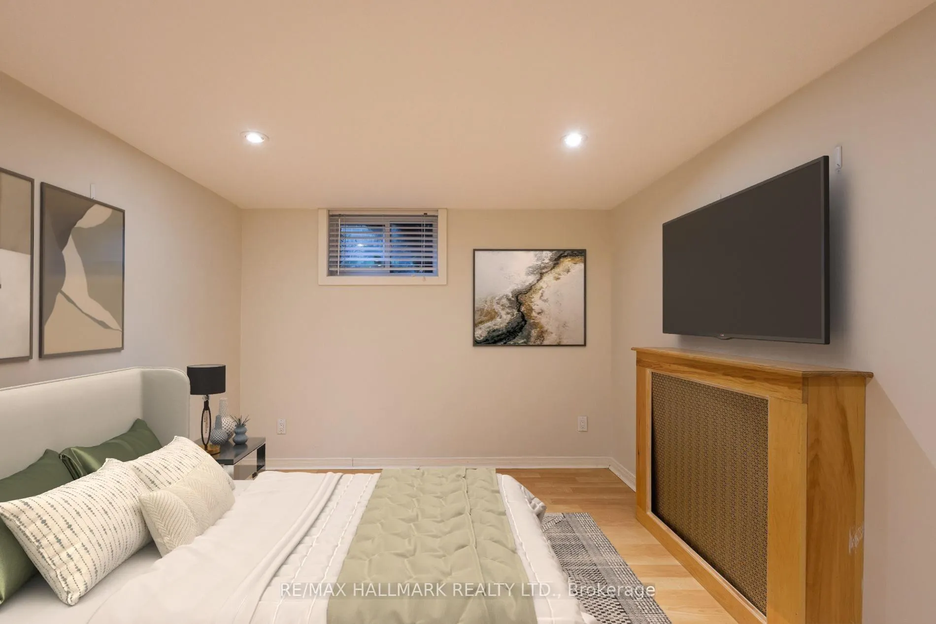 Photo 3 of Unit lower, 96 Glen Davis Crescent, Toronto, East End-Danforth — HOMEH