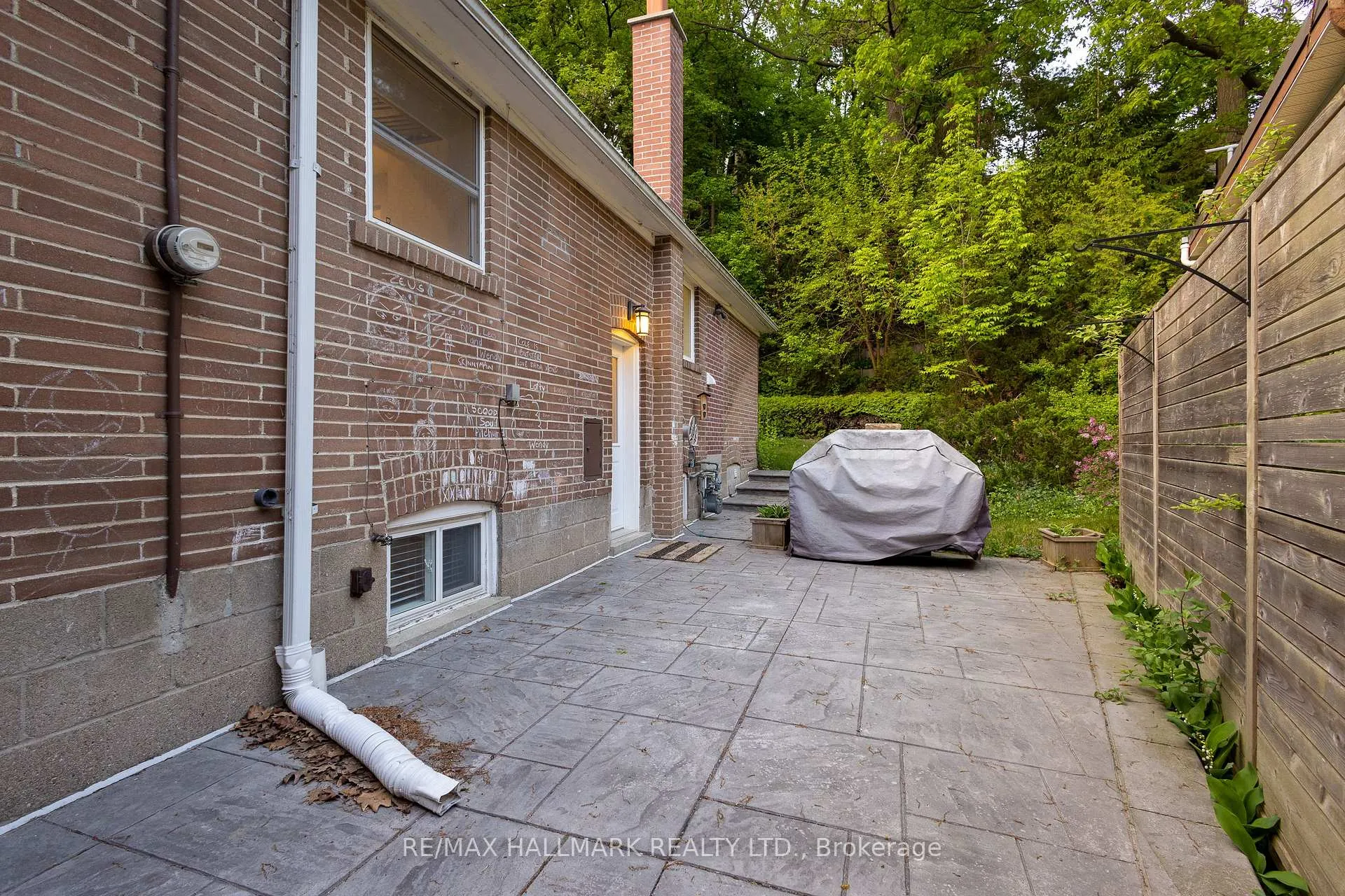 Photo 6 of Unit lower, 96 Glen Davis Crescent, Toronto, East End-Danforth — HOMEH
