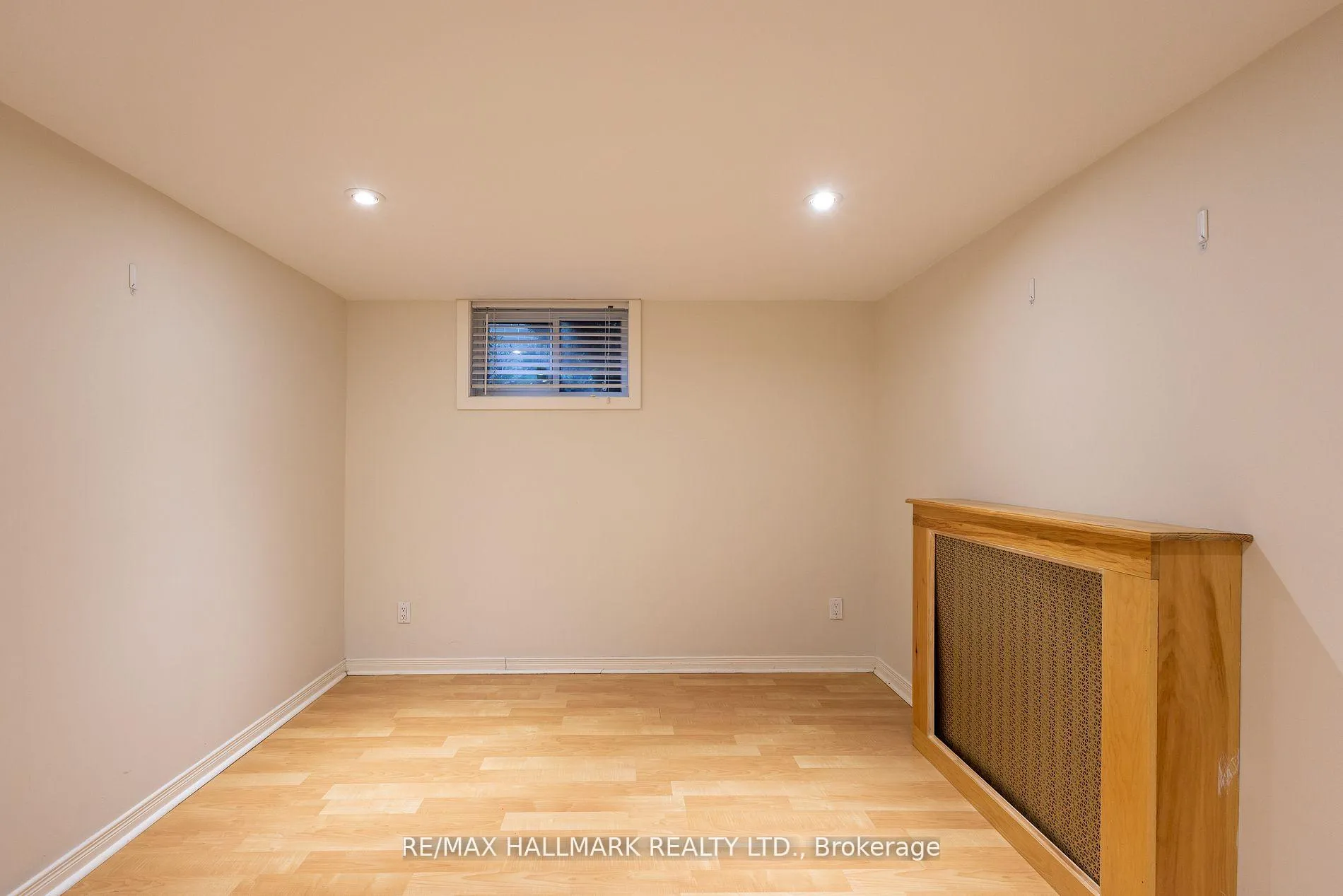 Photo 13 of Unit lower, 96 Glen Davis Crescent, Toronto, East End-Danforth — HOMEH