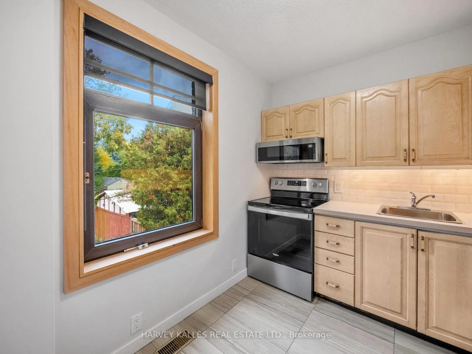 Photo 5 of Unit Upper, 466 King Street E, Toronto, Moss Park — HOMEH