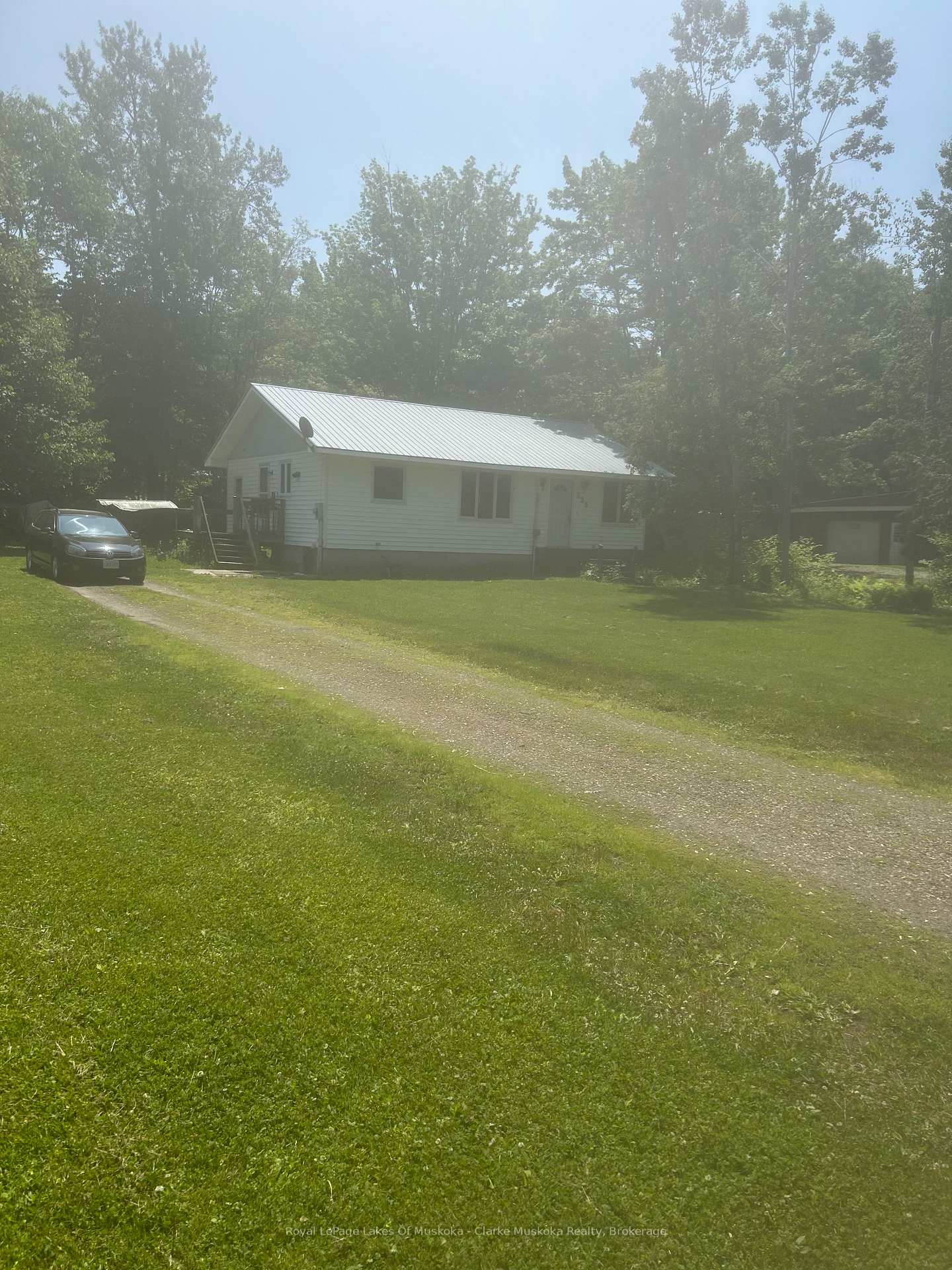 Front of 535 James Street W