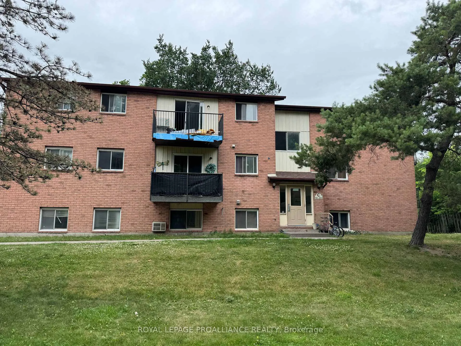 Photo 2 of Unit 301, 35C Union Street, Belleville, Belleville Ward — HOMEH