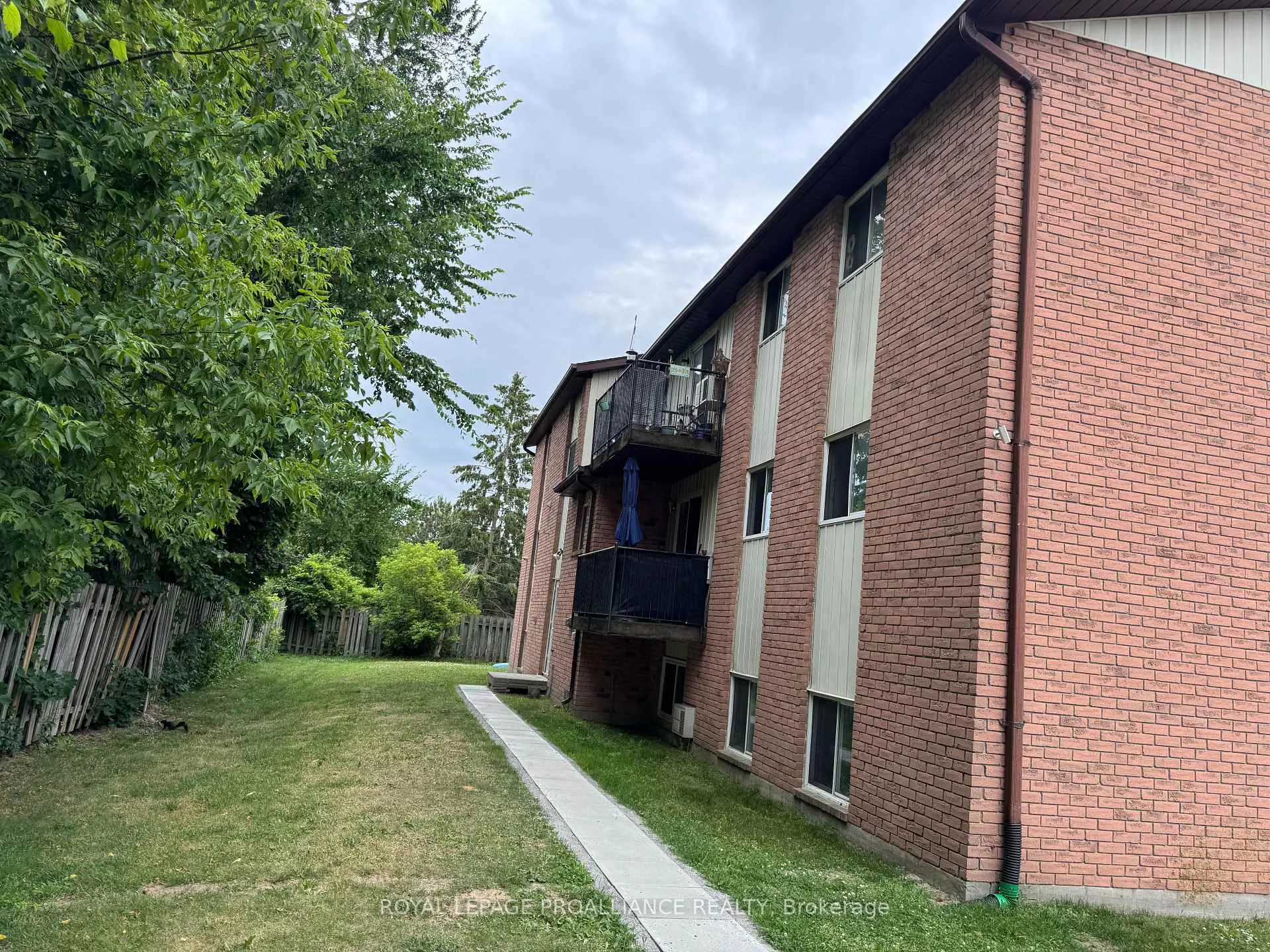Photo 3 of Unit 301, 35C Union Street, Belleville, Belleville Ward — HOMEH