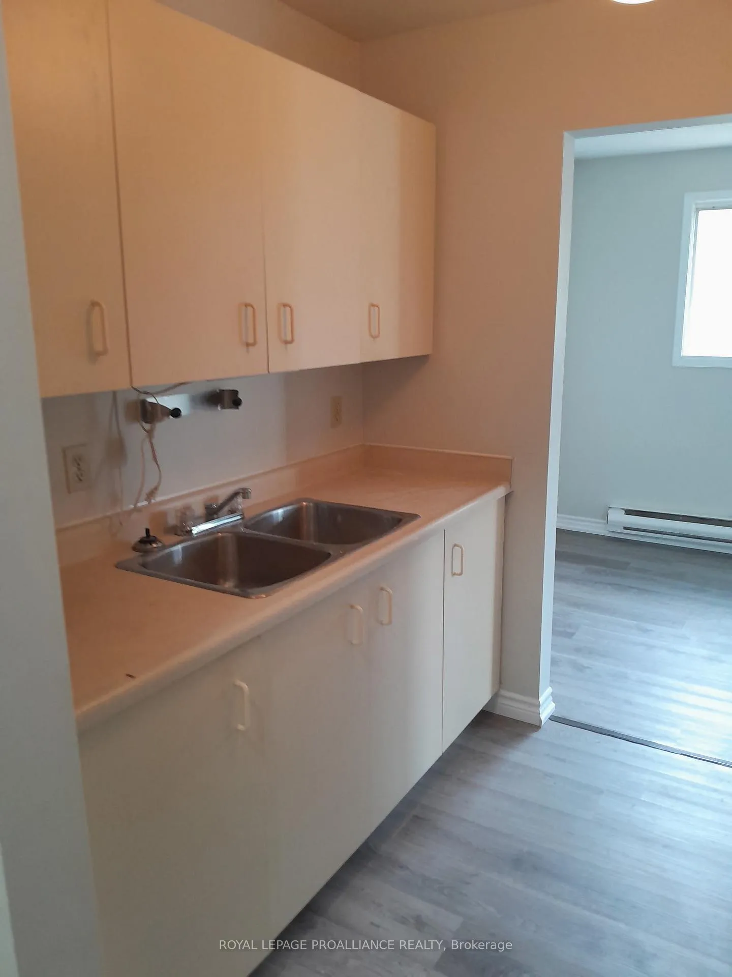 Photo 6 of Unit 301, 35C Union Street, Belleville, Belleville Ward — HOMEH