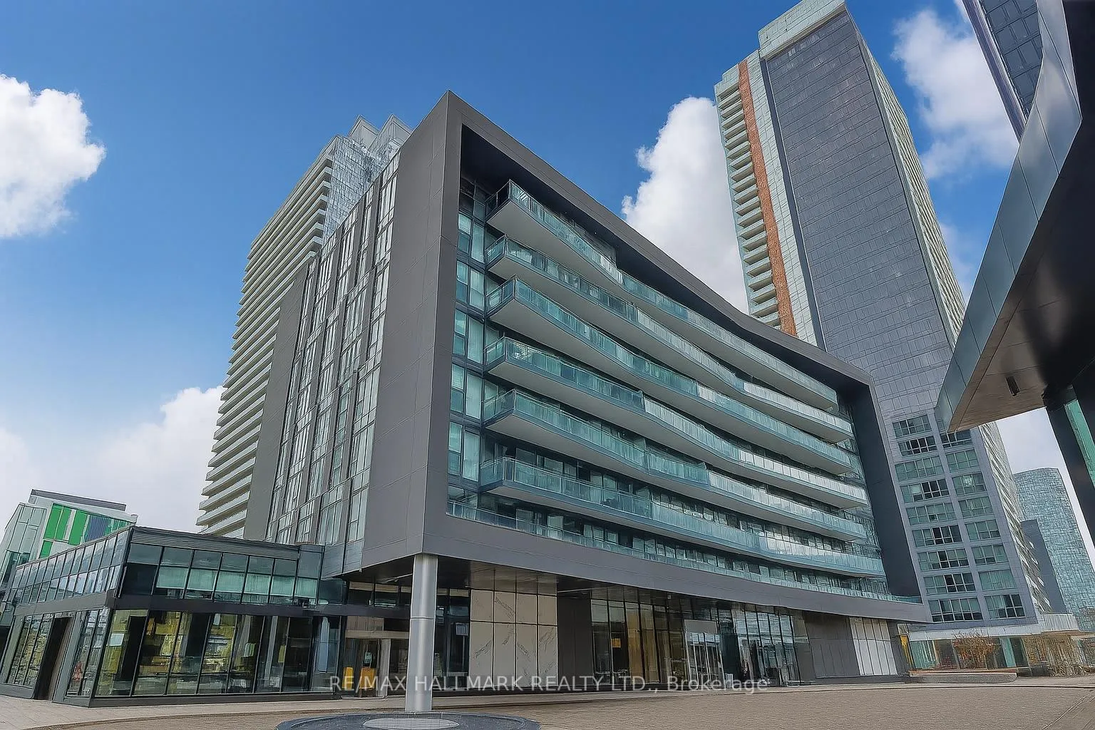 Photo 2 of Unit 506, 90 Queens Wharf Road, Toronto, Waterfront Communities — HOMEH