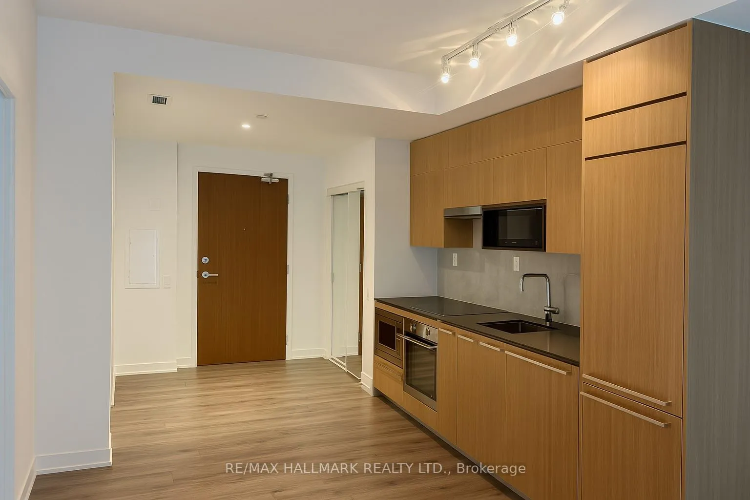 Photo 13 of Unit 506, 90 Queens Wharf Road, Toronto, Waterfront Communities — HOMEH