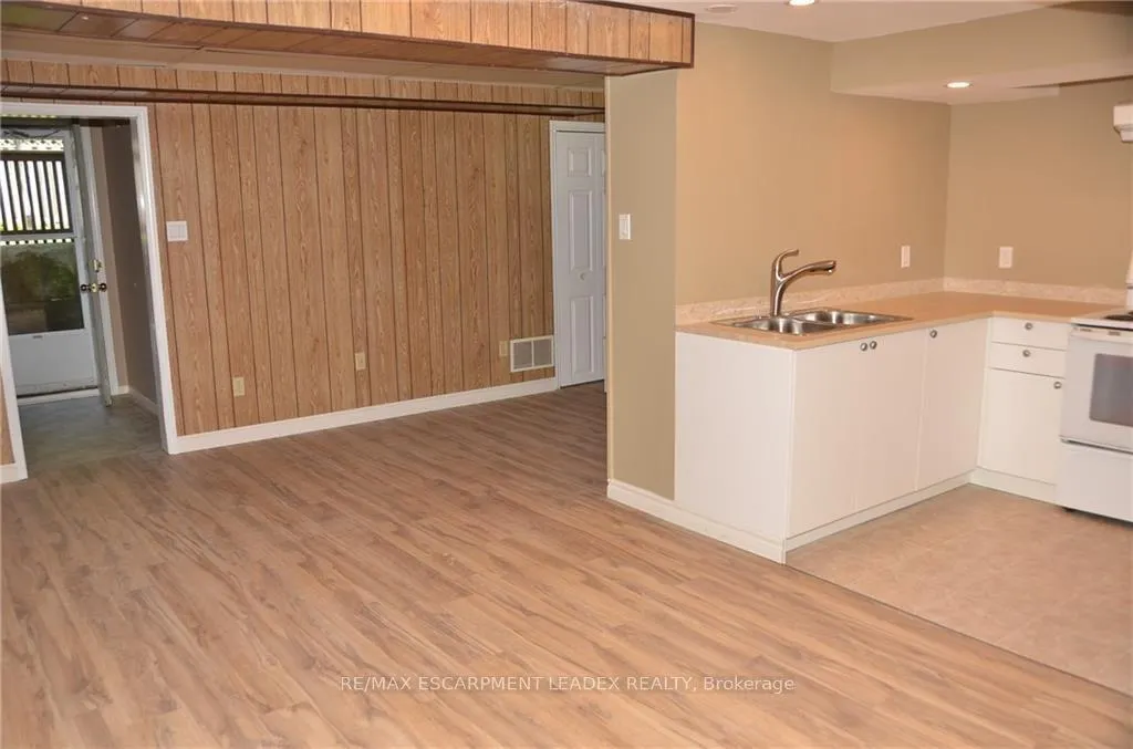 Photo 4 of Unit Basement, 131 Council Crescent, Hamilton, Ancaster — HOMEH