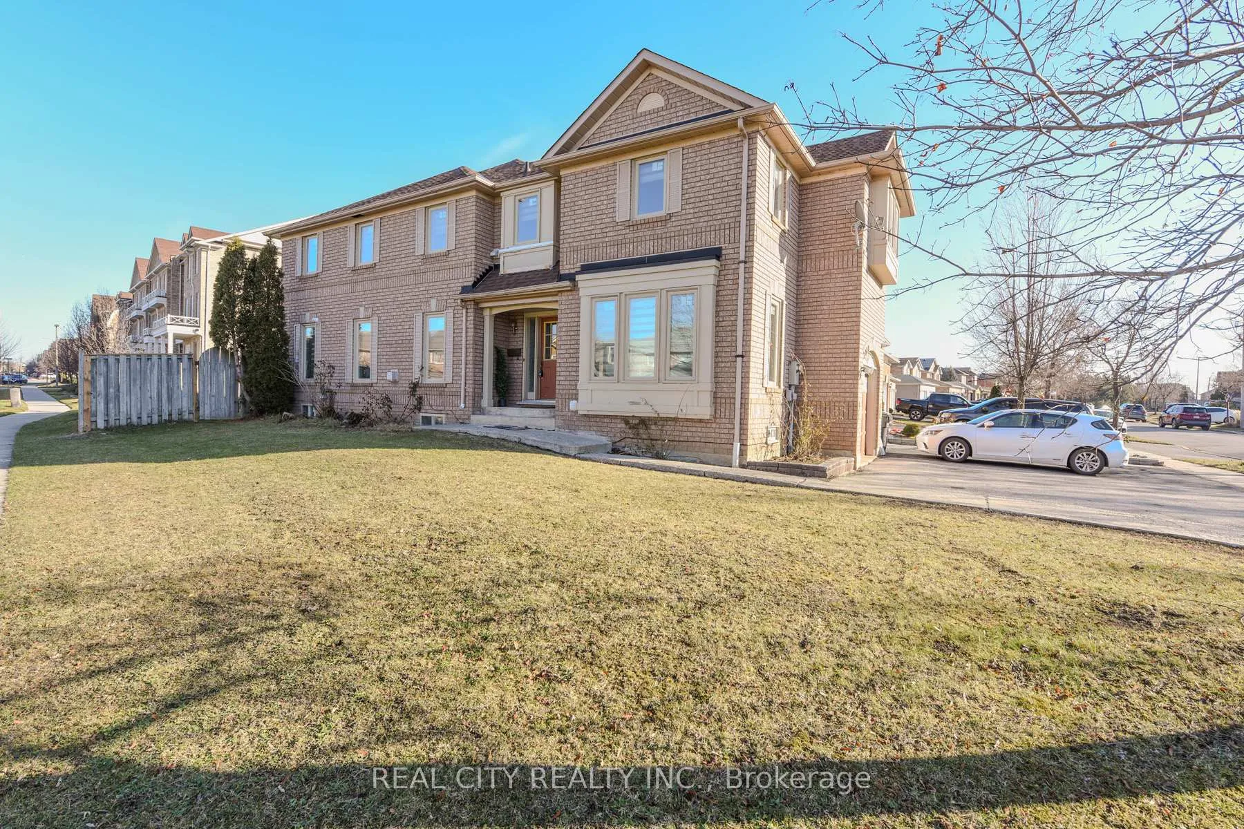 Photo 4 of 7020 Black Walnut Trail, Mississauga, Lisgar — HOMEH