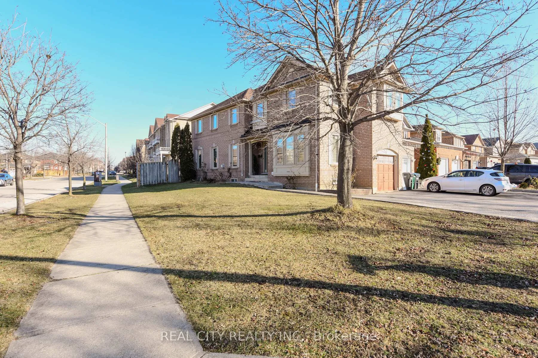 Photo 5 of 7020 Black Walnut Trail, Mississauga, Lisgar — HOMEH