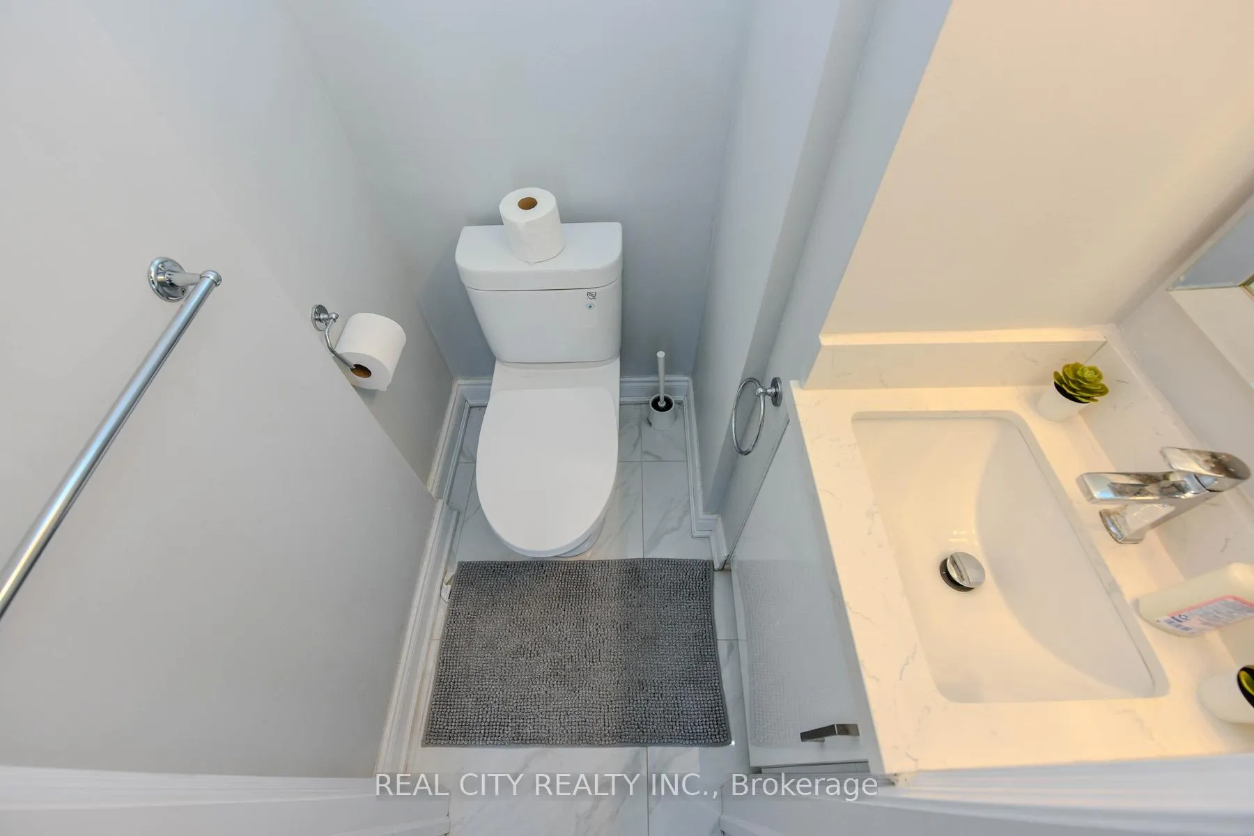 Photo 13 of 7020 Black Walnut Trail, Mississauga, Lisgar — HOMEH