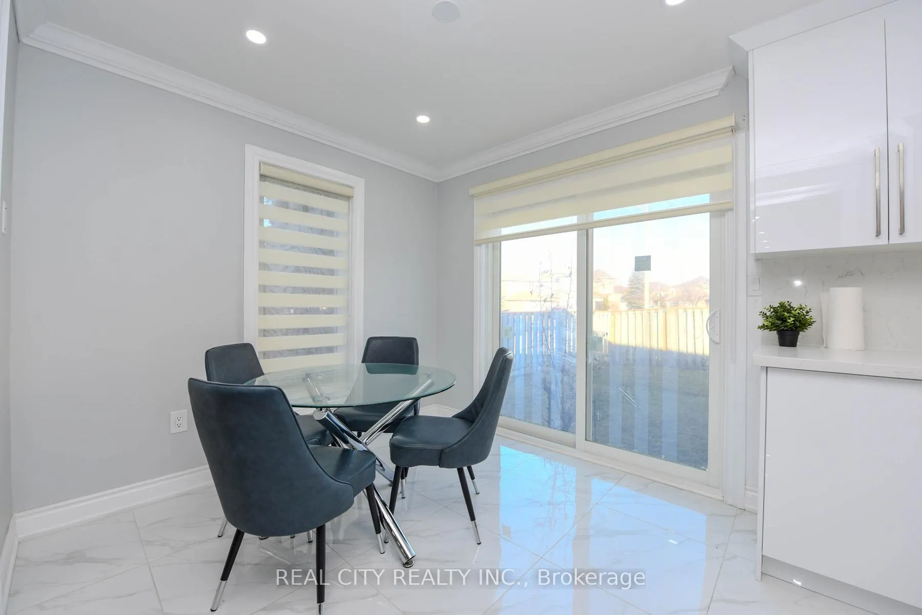 Photo 16 of 7020 Black Walnut Trail, Mississauga, Lisgar — HOMEH