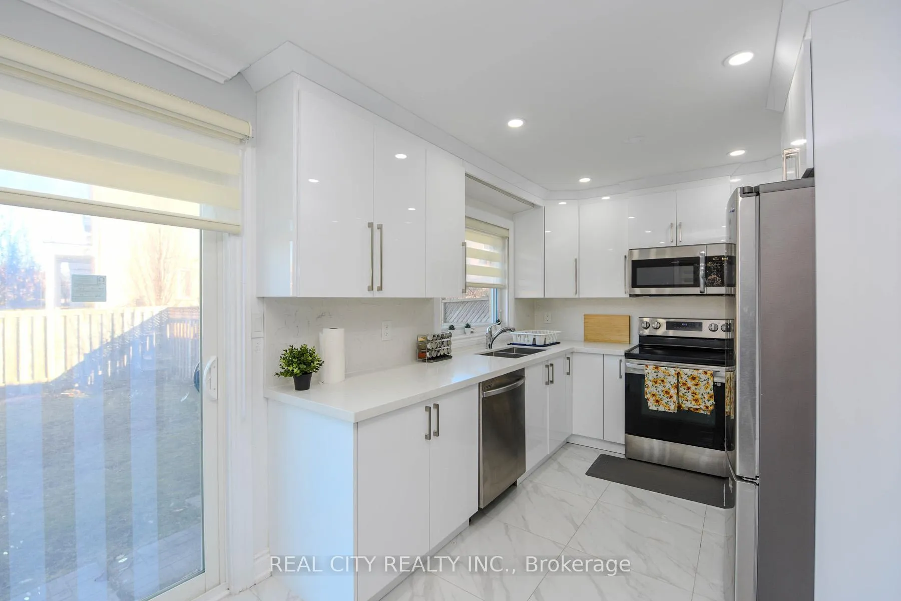 Photo 18 of 7020 Black Walnut Trail, Mississauga, Lisgar — HOMEH