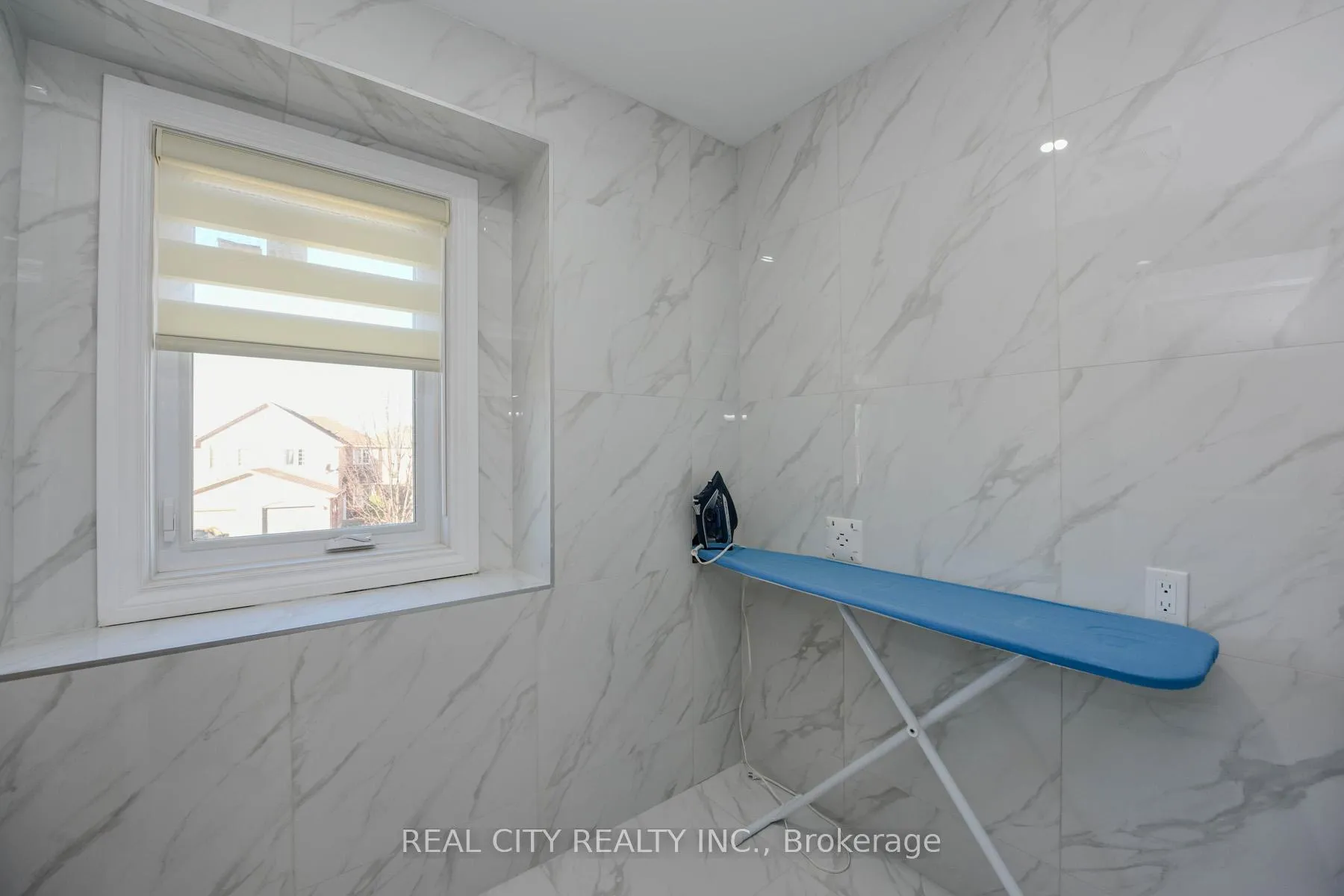 Photo 25 of 7020 Black Walnut Trail, Mississauga, Lisgar — HOMEH