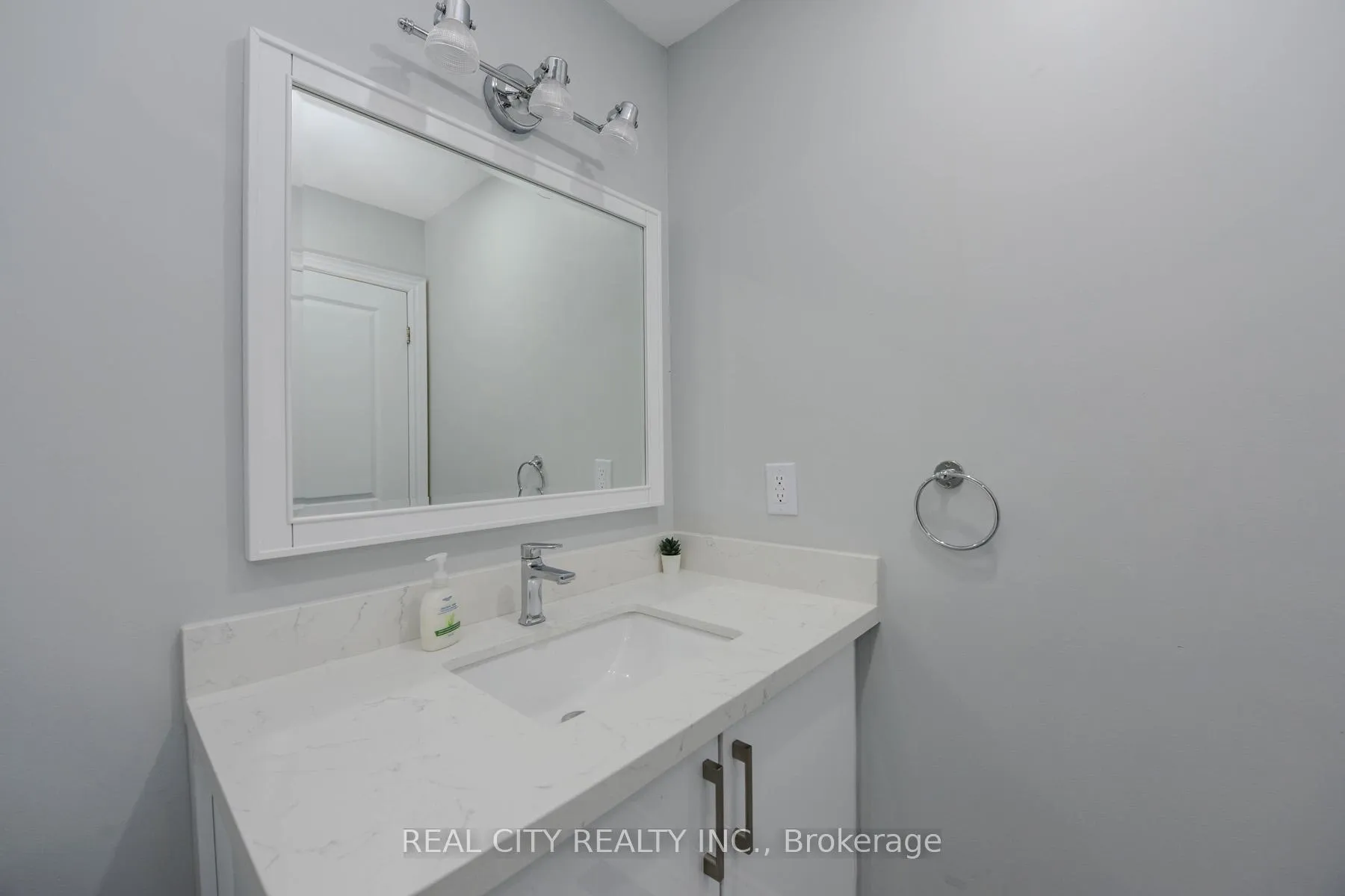 Photo 27 of 7020 Black Walnut Trail, Mississauga, Lisgar — HOMEH