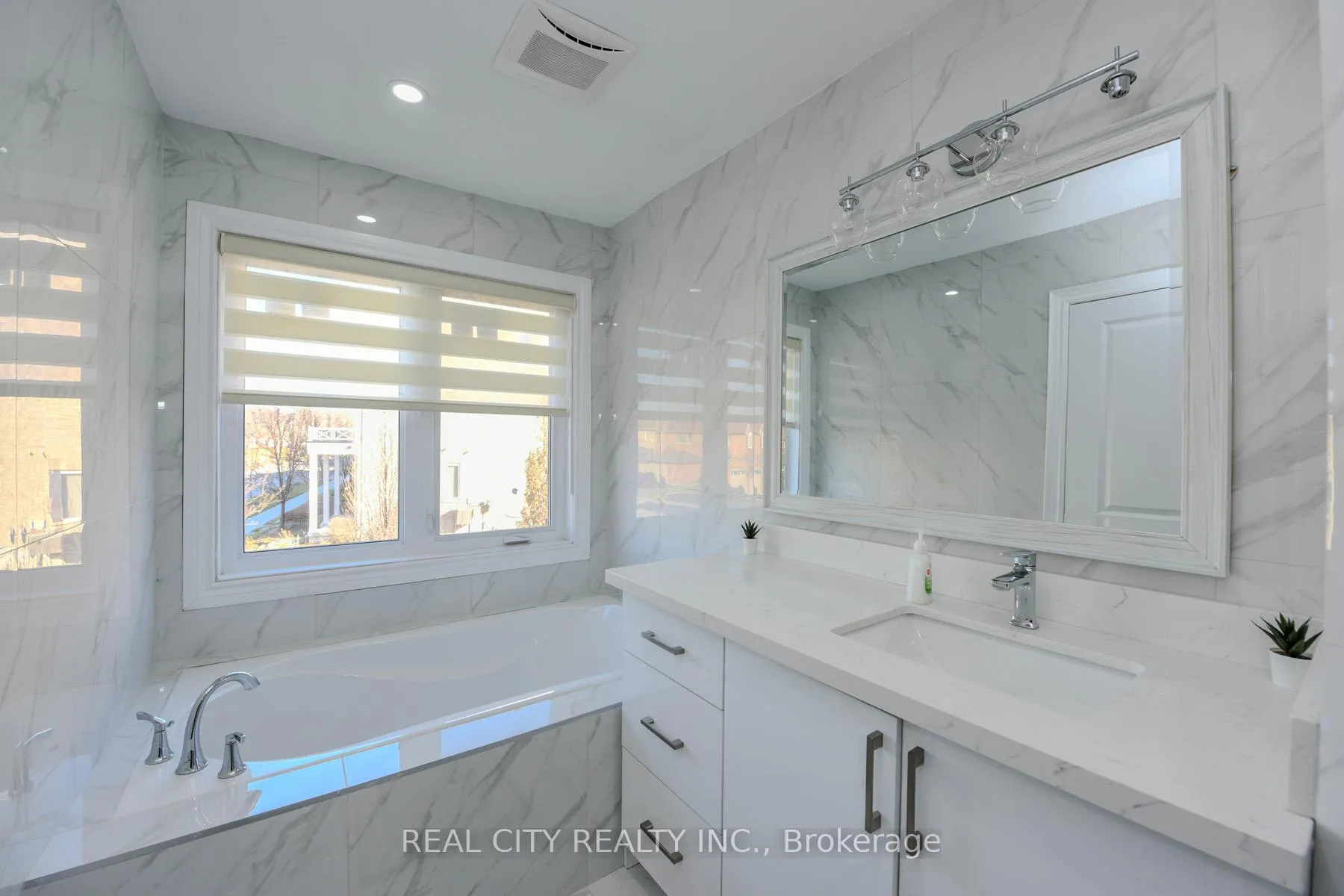 Photo 42 of 7020 Black Walnut Trail, Mississauga, Lisgar — HOMEH