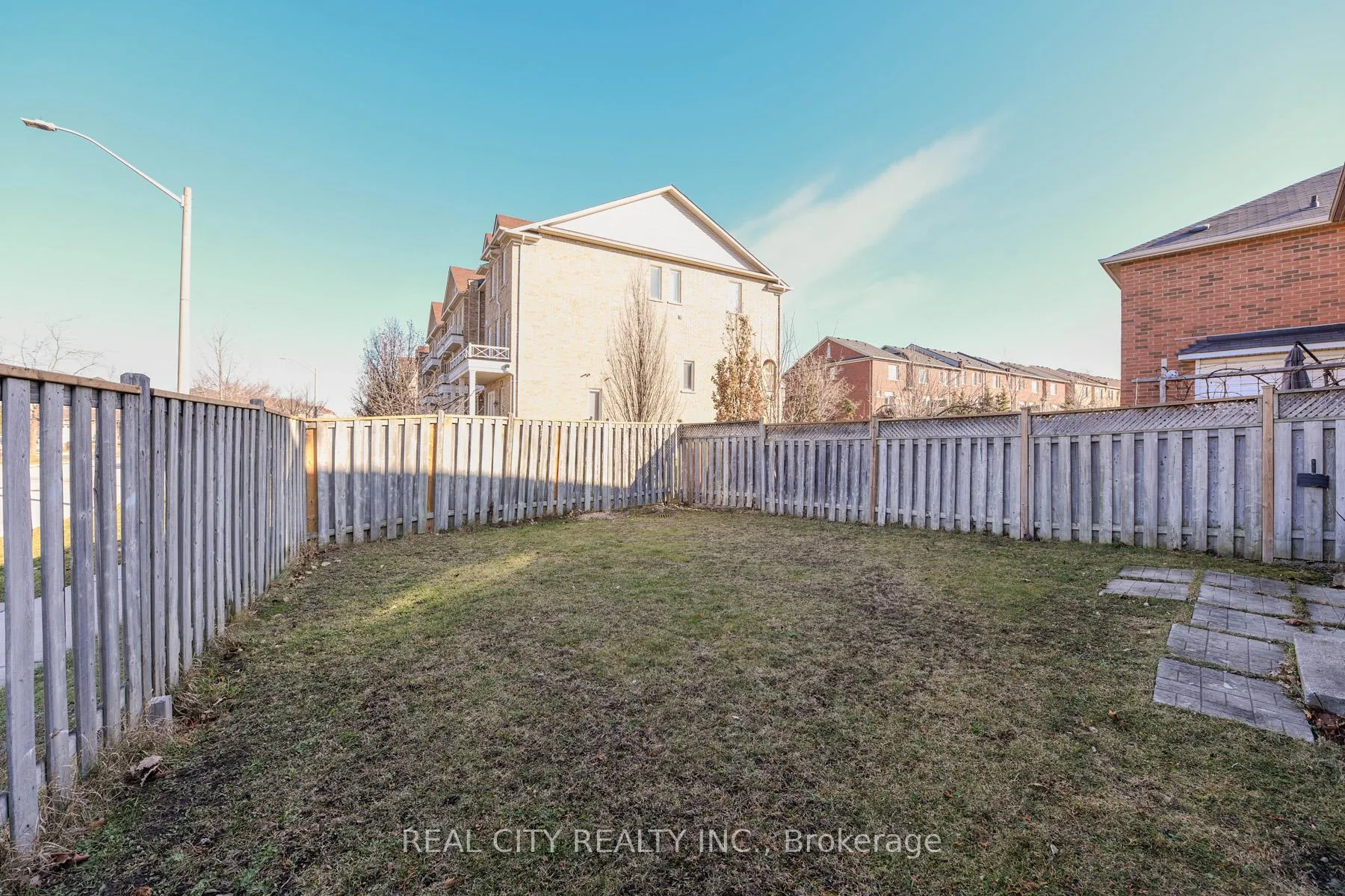 Photo 46 of 7020 Black Walnut Trail, Mississauga, Lisgar — HOMEH
