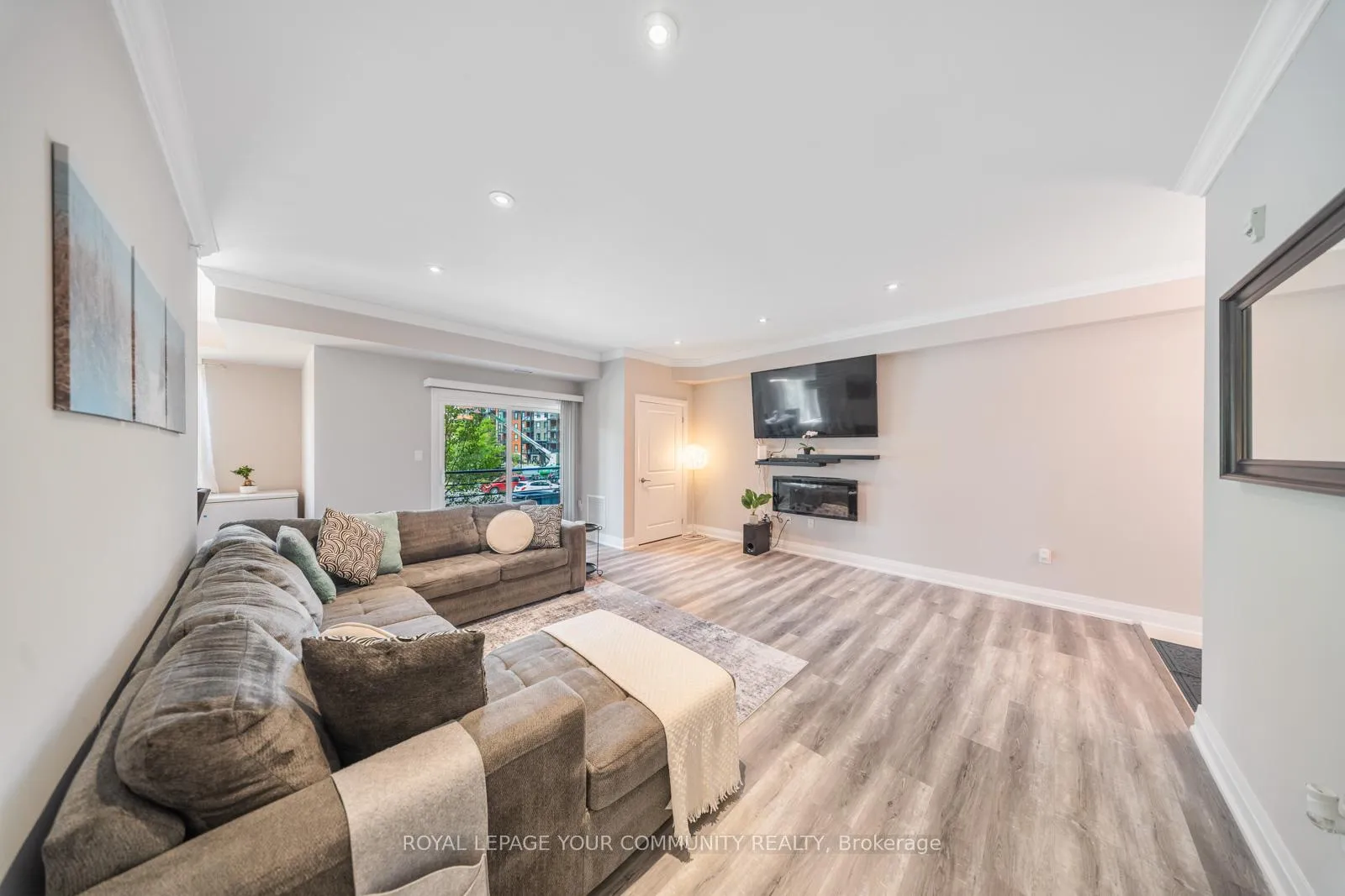 Photo 6 of Unit 113, 304 Essa Road, Barrie, Ardagh — HOMEH