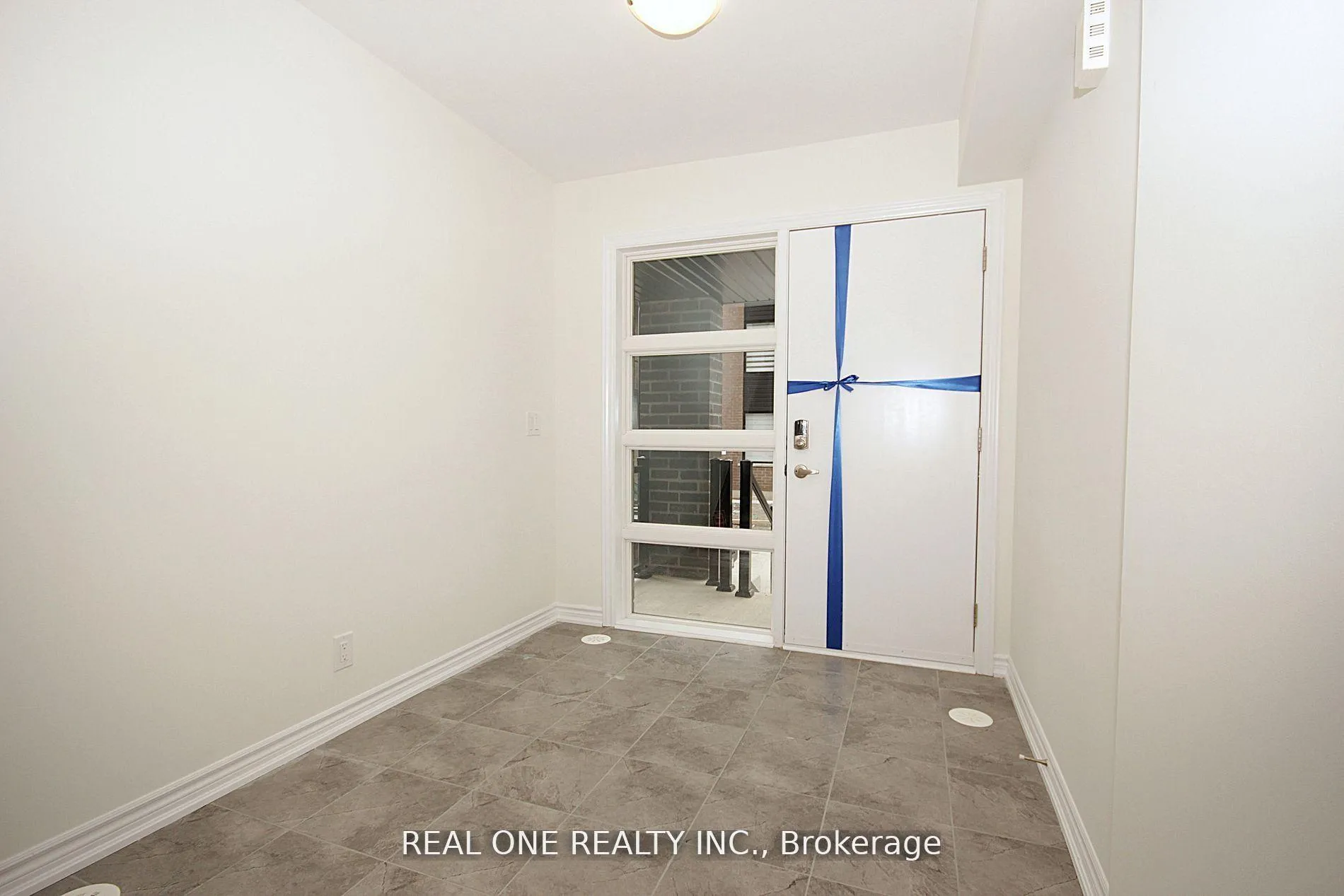 Photo 3 of 11 Gothenburg Lane, Markham, Angus Glen — HOMEH