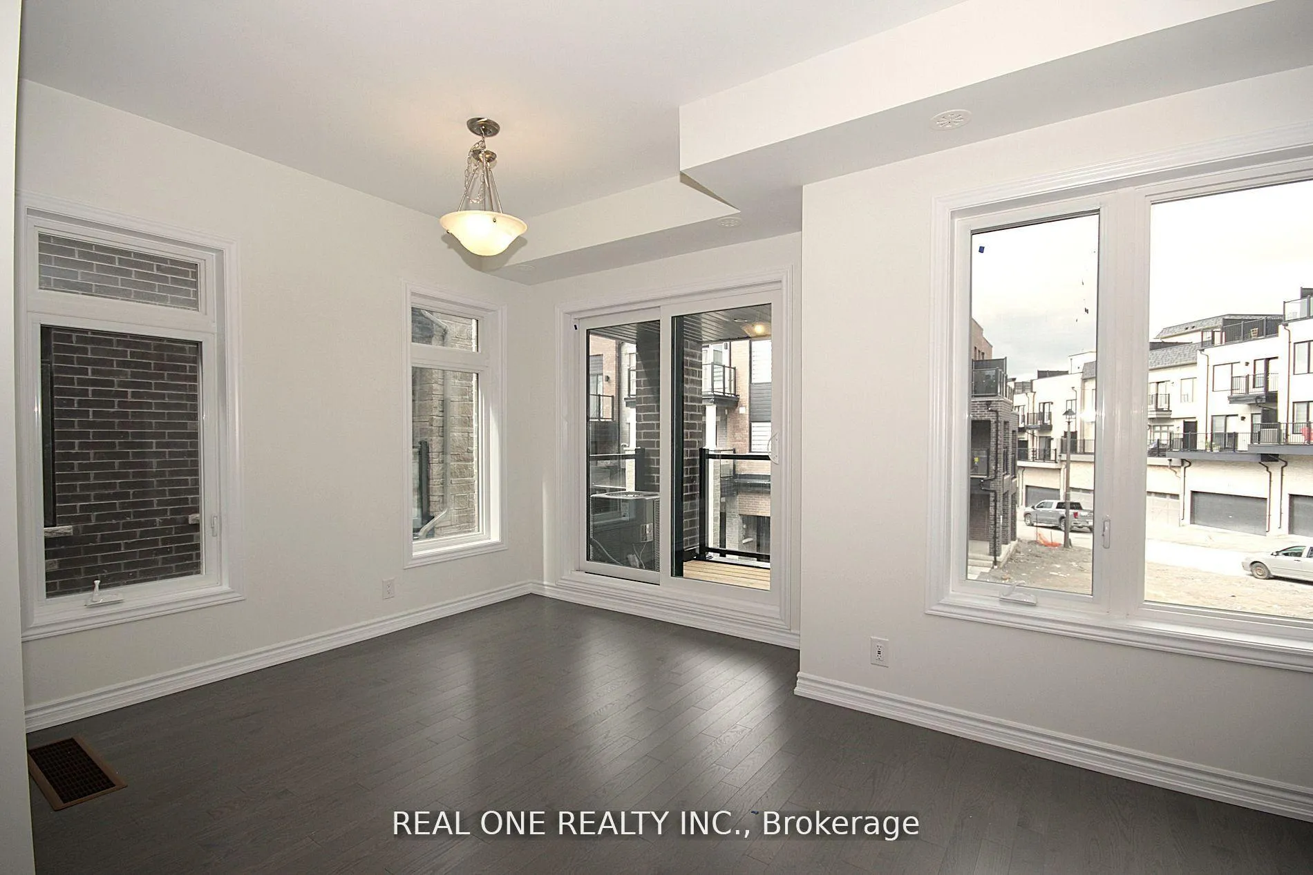Photo 7 of 11 Gothenburg Lane, Markham, Angus Glen — HOMEH