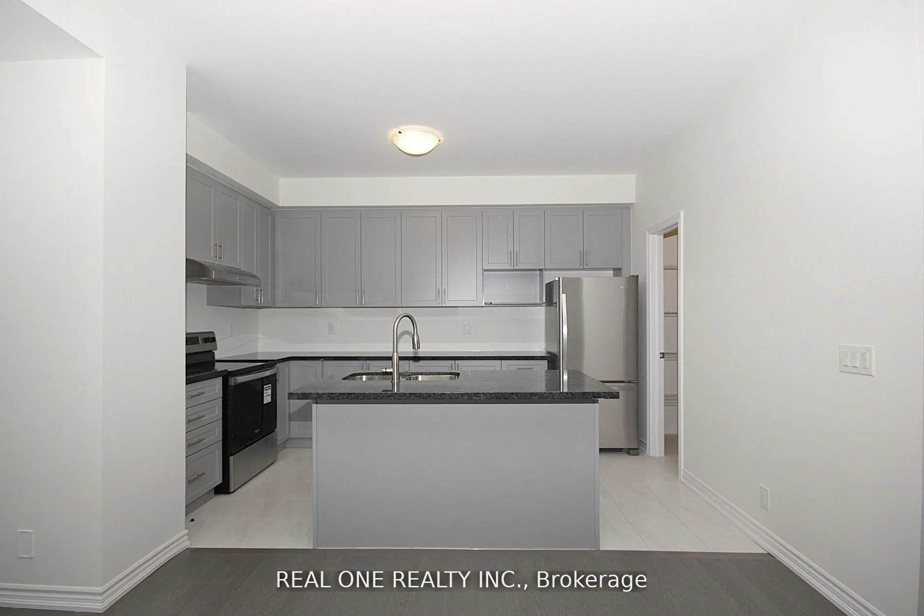 Photo 9 of 11 Gothenburg Lane, Markham, Angus Glen — HOMEH