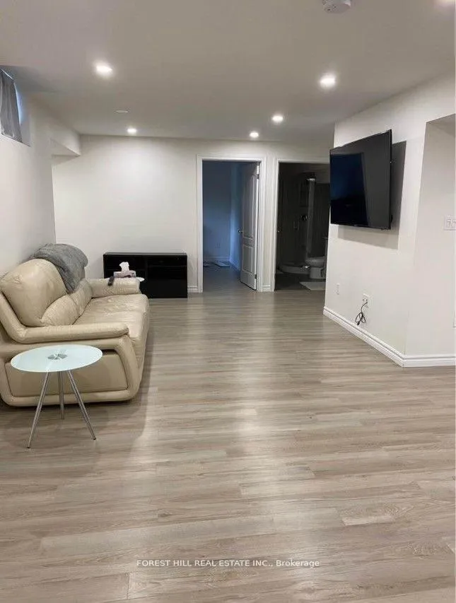 Photo 3 of 499 Beverley Glen Boulevard, Vaughan, Beverley Glen — HOMEH