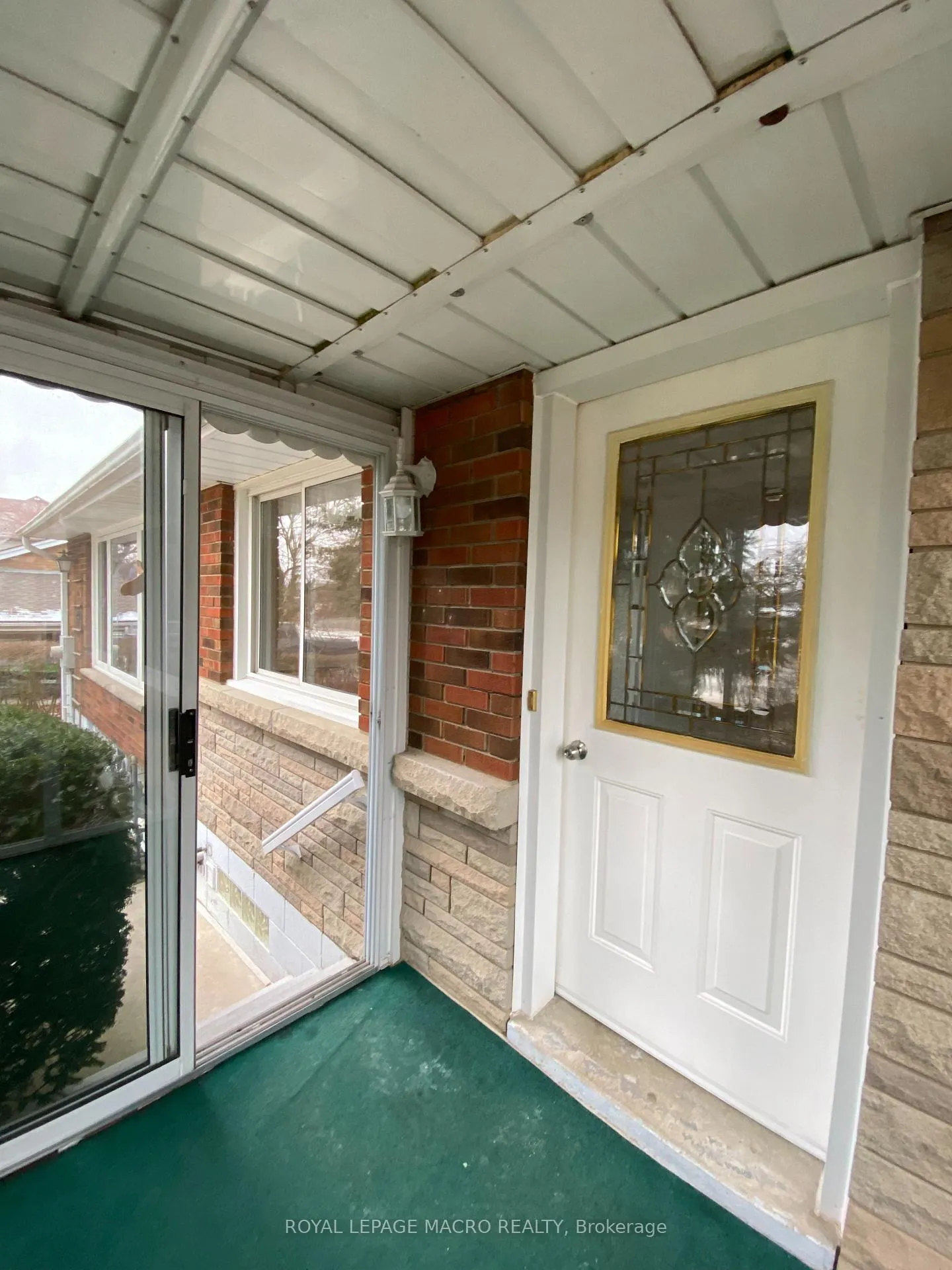 Photo 3 of 242 Highland Road W, Hamilton, Binbrook — HOMEH