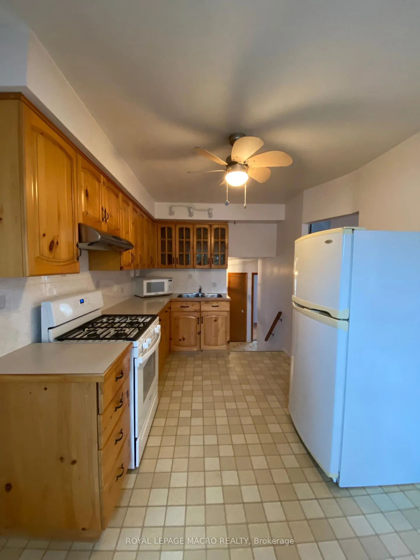 Photo 6 of 242 Highland Road W, Hamilton, Binbrook — HOMEH