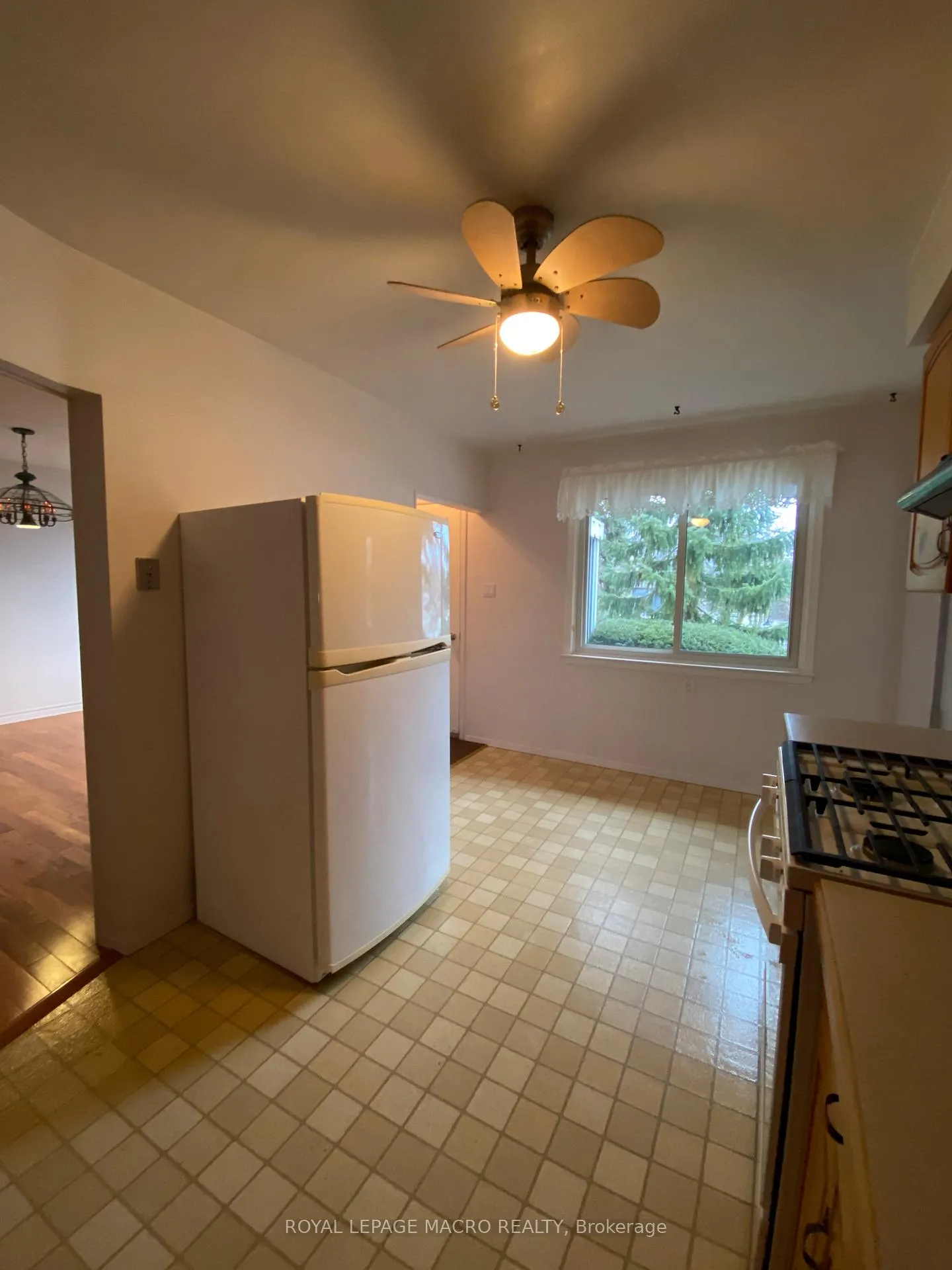 Photo 8 of 242 Highland Road W, Hamilton, Binbrook — HOMEH