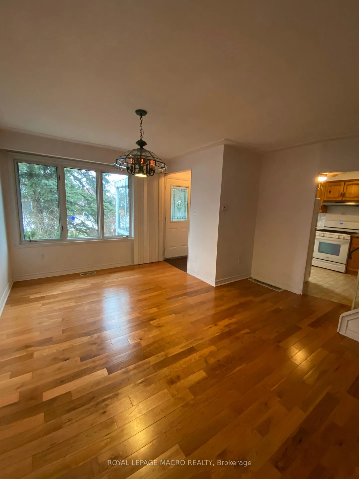 Photo 9 of 242 Highland Road W, Hamilton, Binbrook — HOMEH