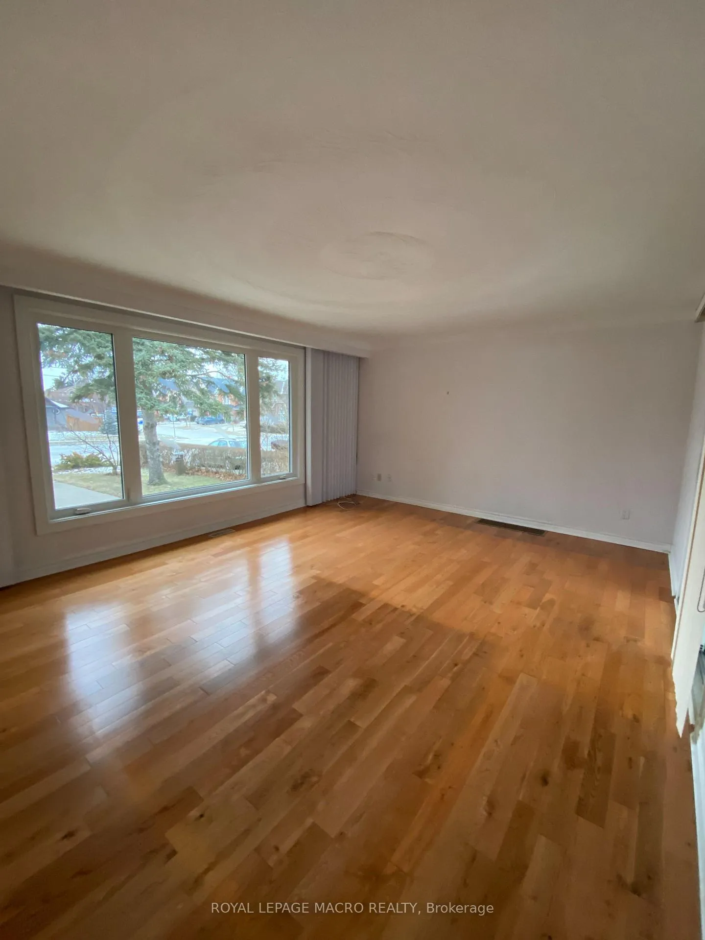 Photo 11 of 242 Highland Road W, Hamilton, Binbrook — HOMEH