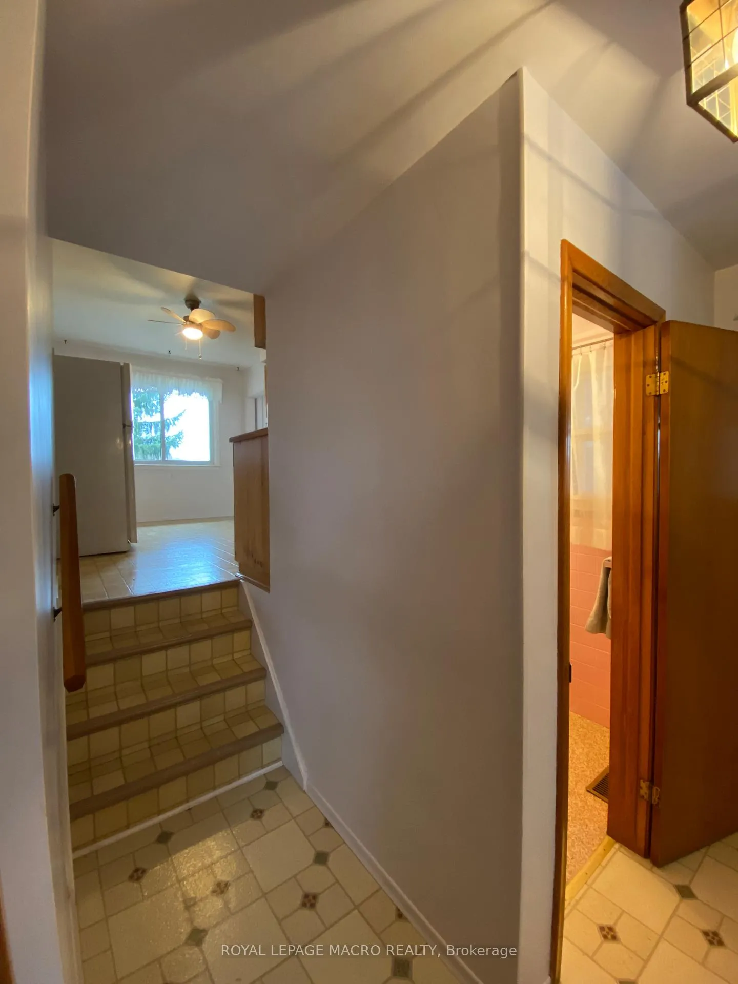 Photo 18 of 242 Highland Road W, Hamilton, Binbrook — HOMEH
