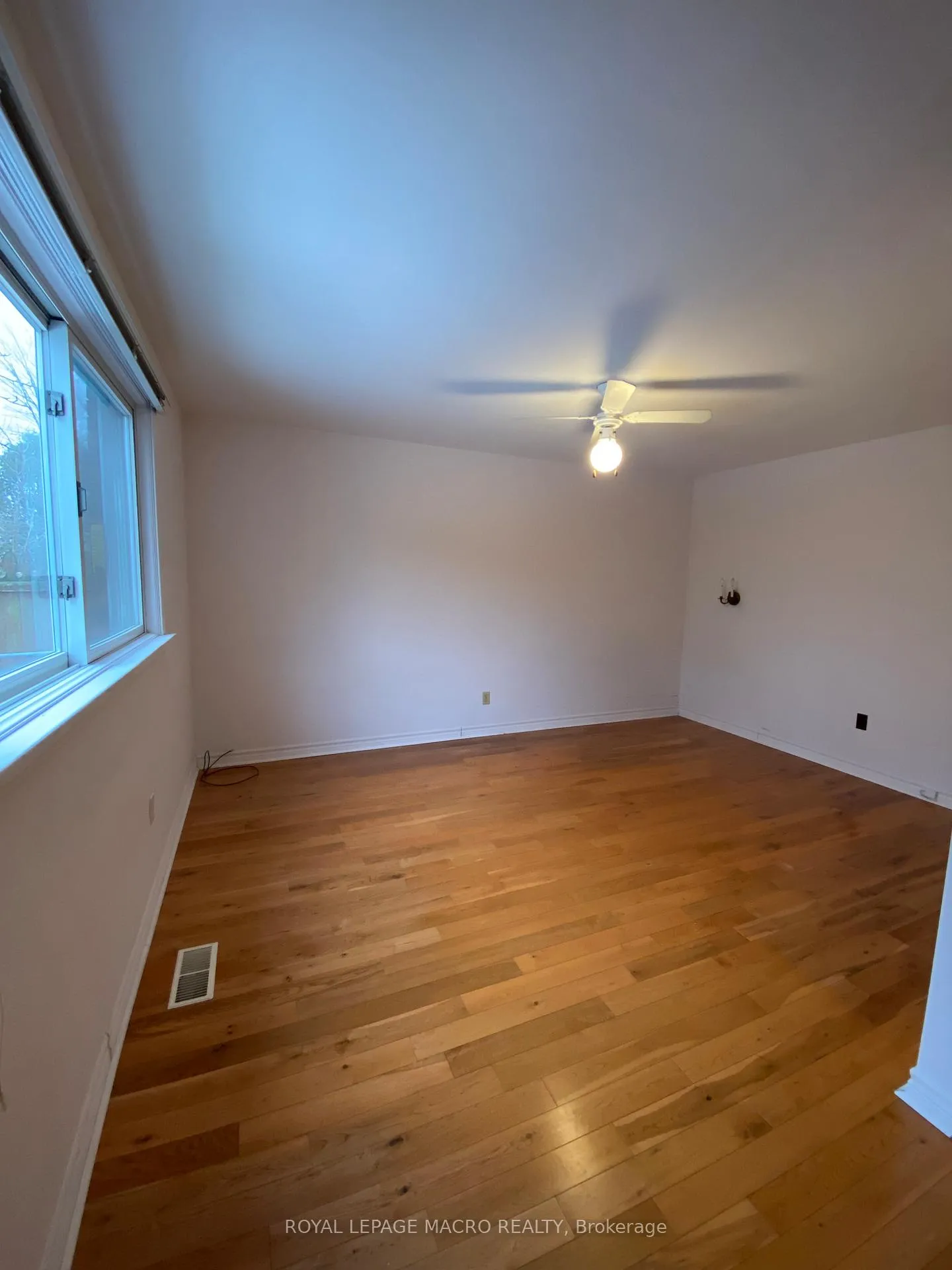 Photo 21 of 242 Highland Road W, Hamilton, Binbrook — HOMEH