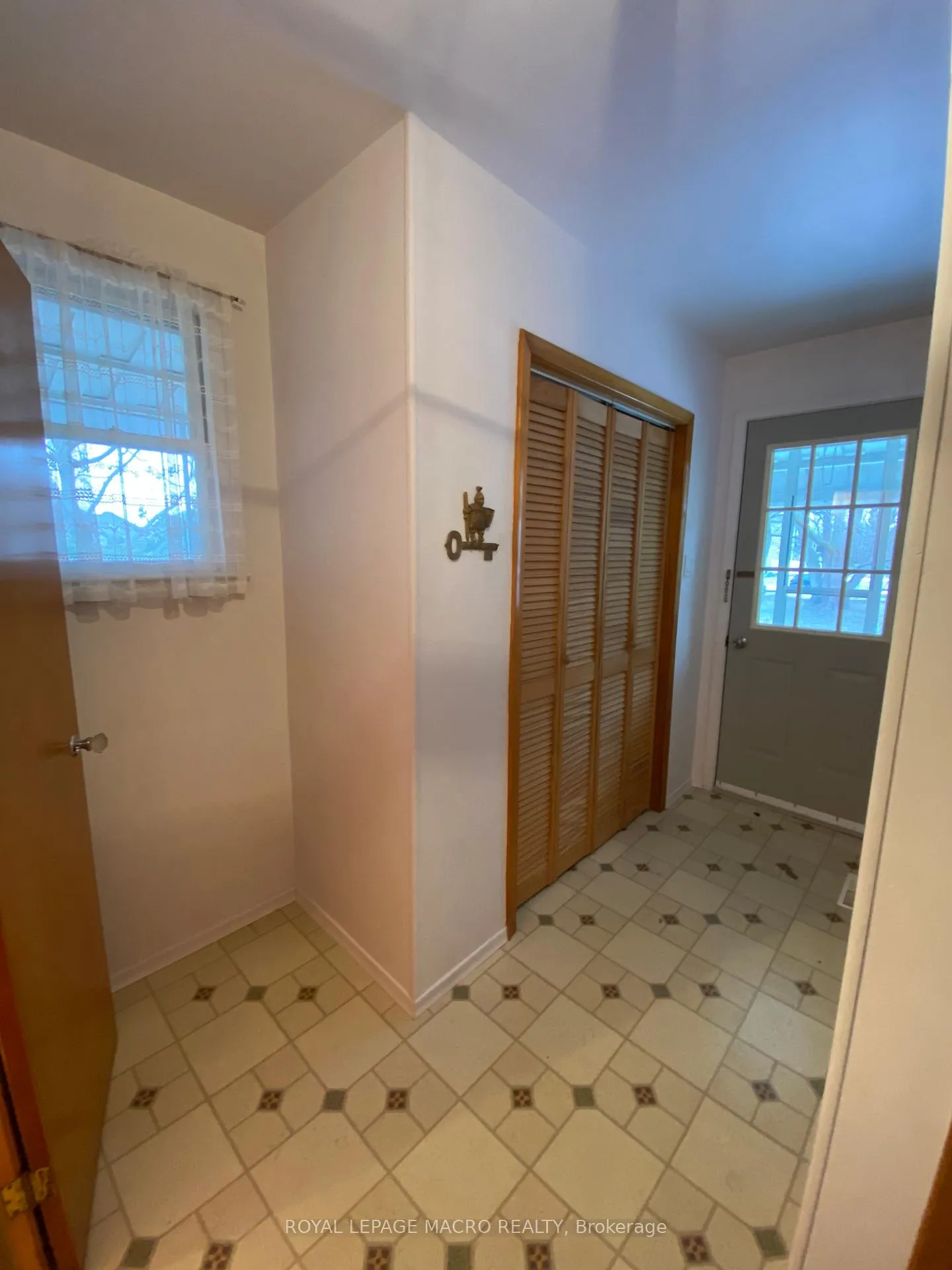 Photo 29 of 242 Highland Road W, Hamilton, Binbrook — HOMEH