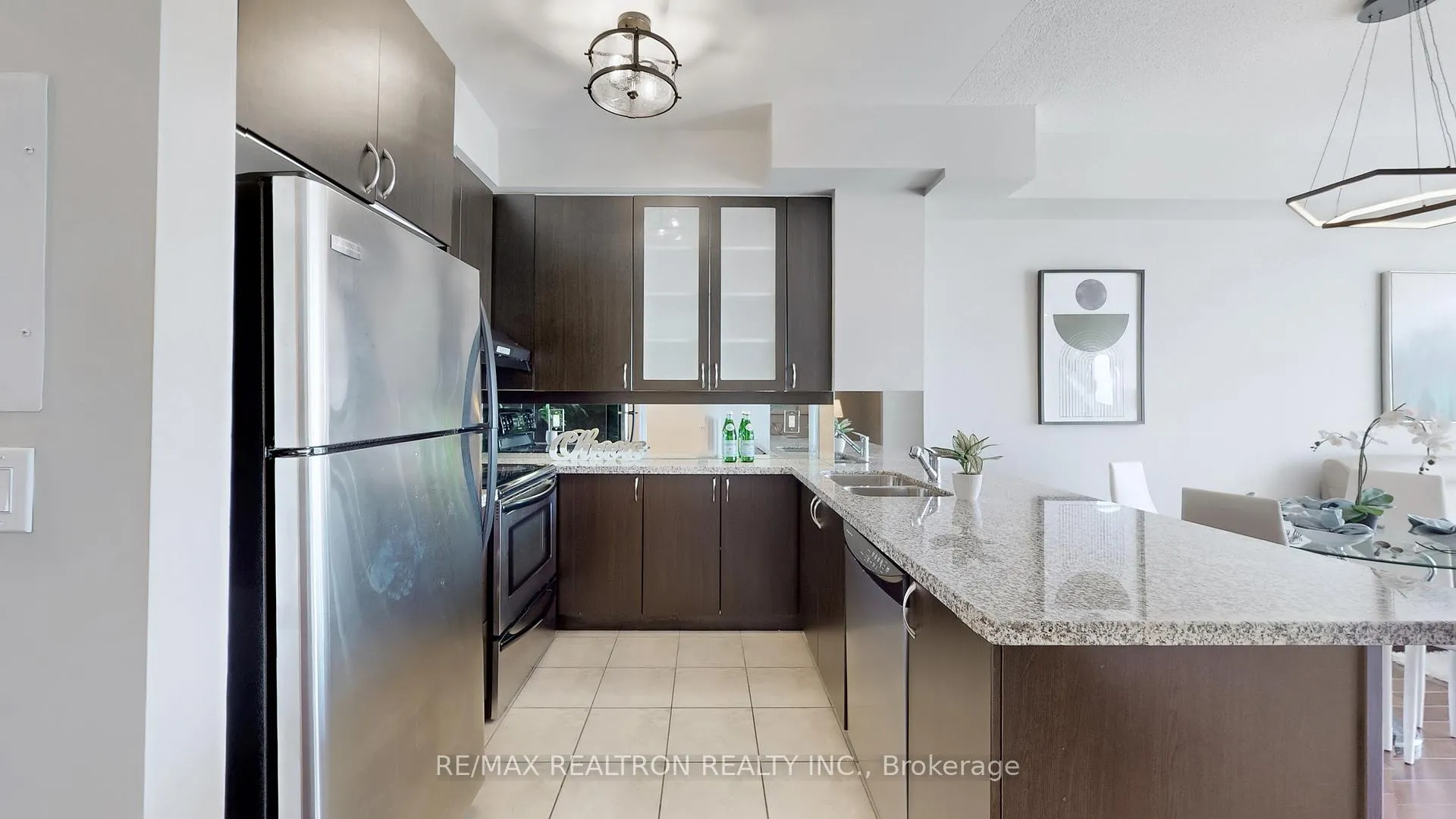 Photo 6 of Unit 413, 39 Upper Duke Crescent, Markham, Unionville — HOMEH