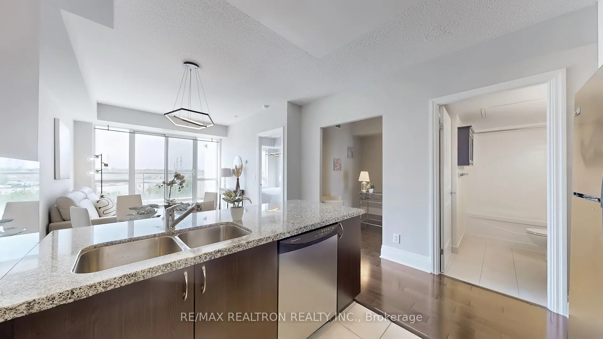 Photo 8 of Unit 413, 39 Upper Duke Crescent, Markham, Unionville — HOMEH