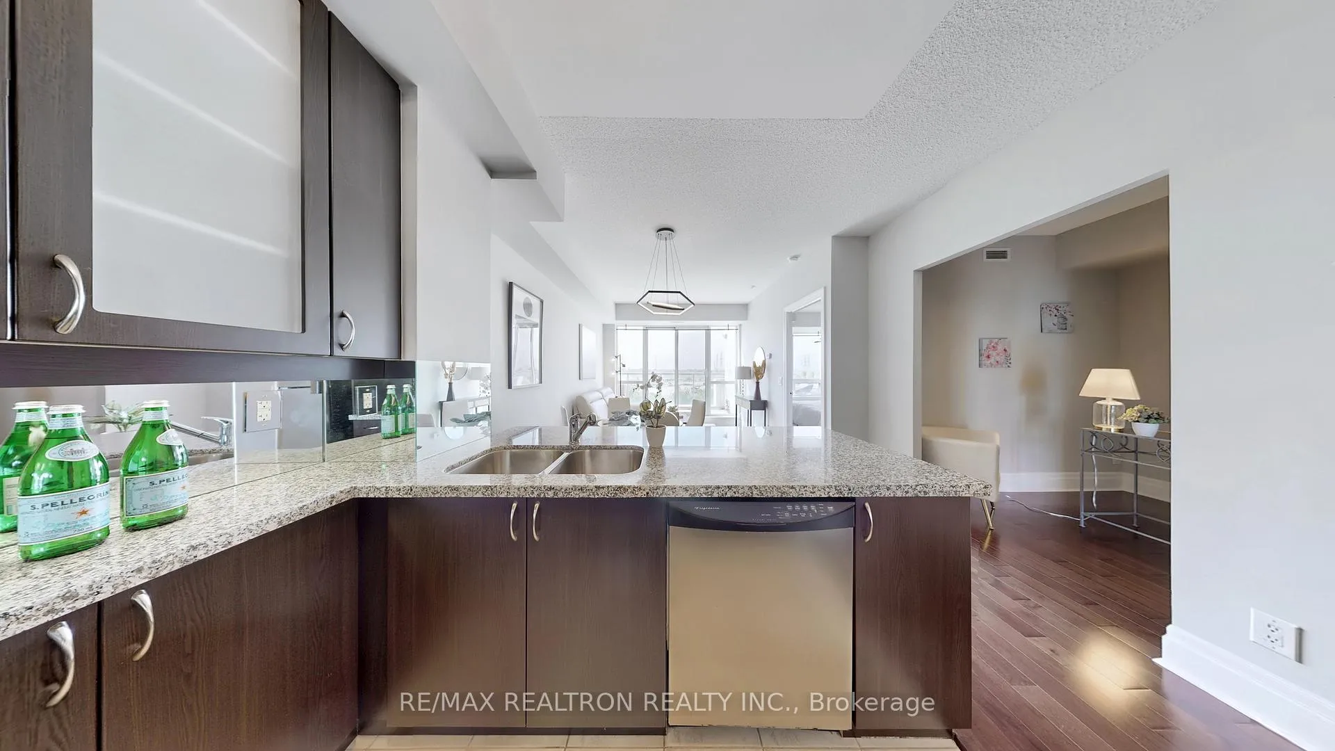Photo 9 of Unit 413, 39 Upper Duke Crescent, Markham, Unionville — HOMEH