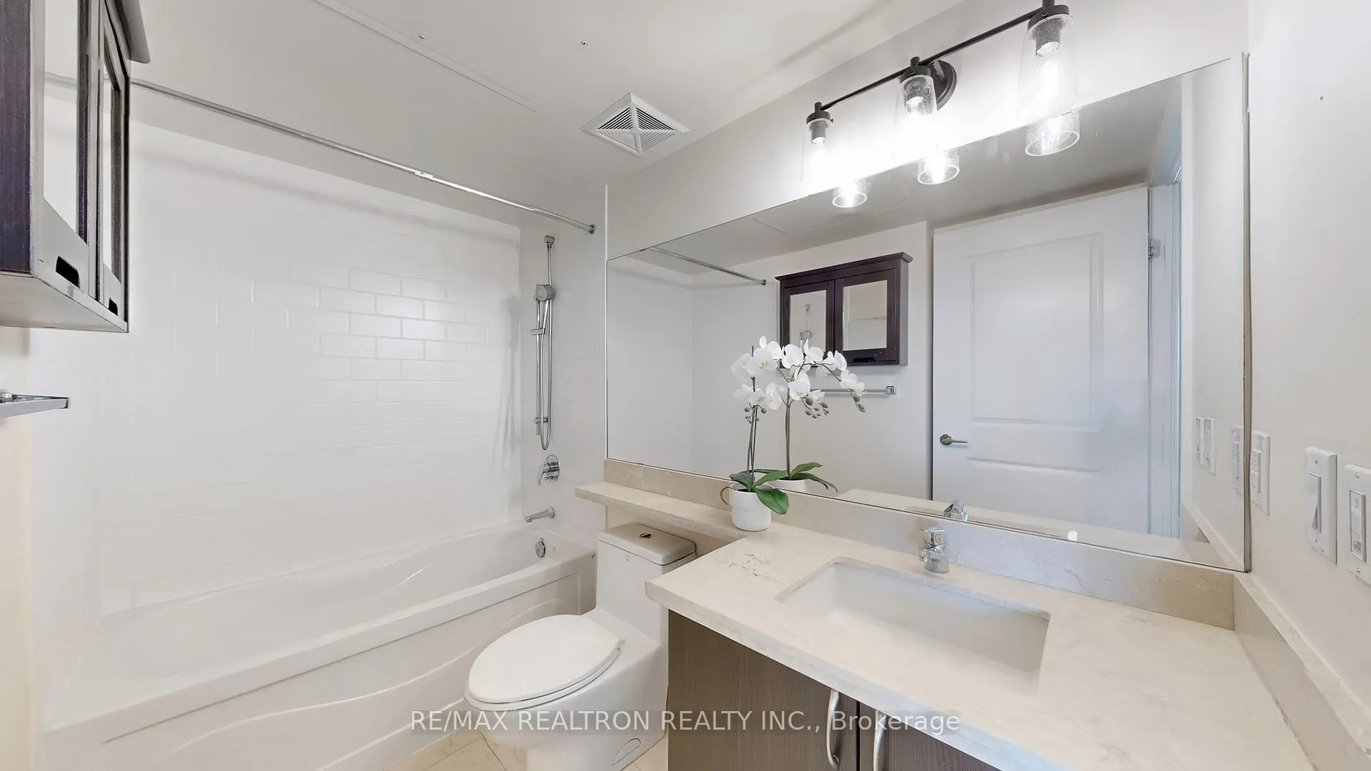 Photo 13 of Unit 413, 39 Upper Duke Crescent, Markham, Unionville — HOMEH
