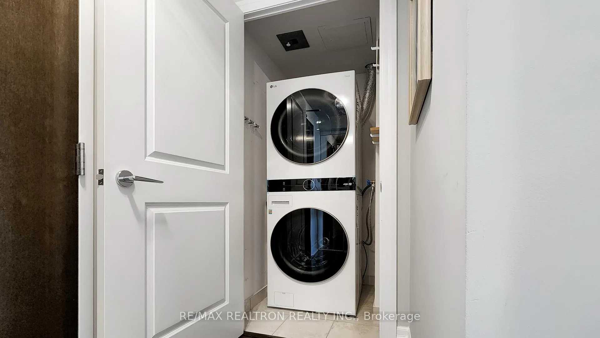 Photo 14 of Unit 413, 39 Upper Duke Crescent, Markham, Unionville — HOMEH