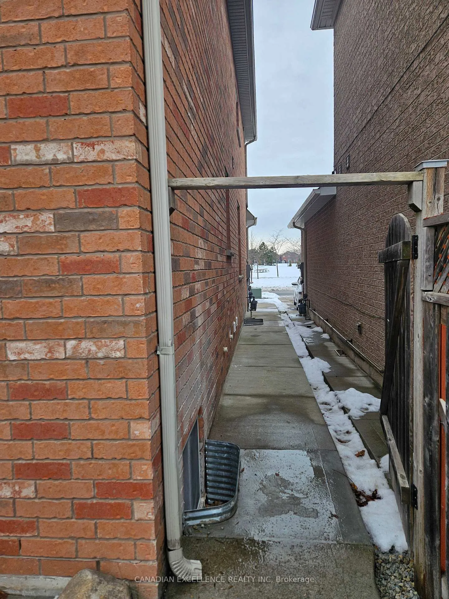 Photo 4 of Unit BST, 47 Vanderbrink Drive, Brampton, Sandringham-Wellington — HOMEH