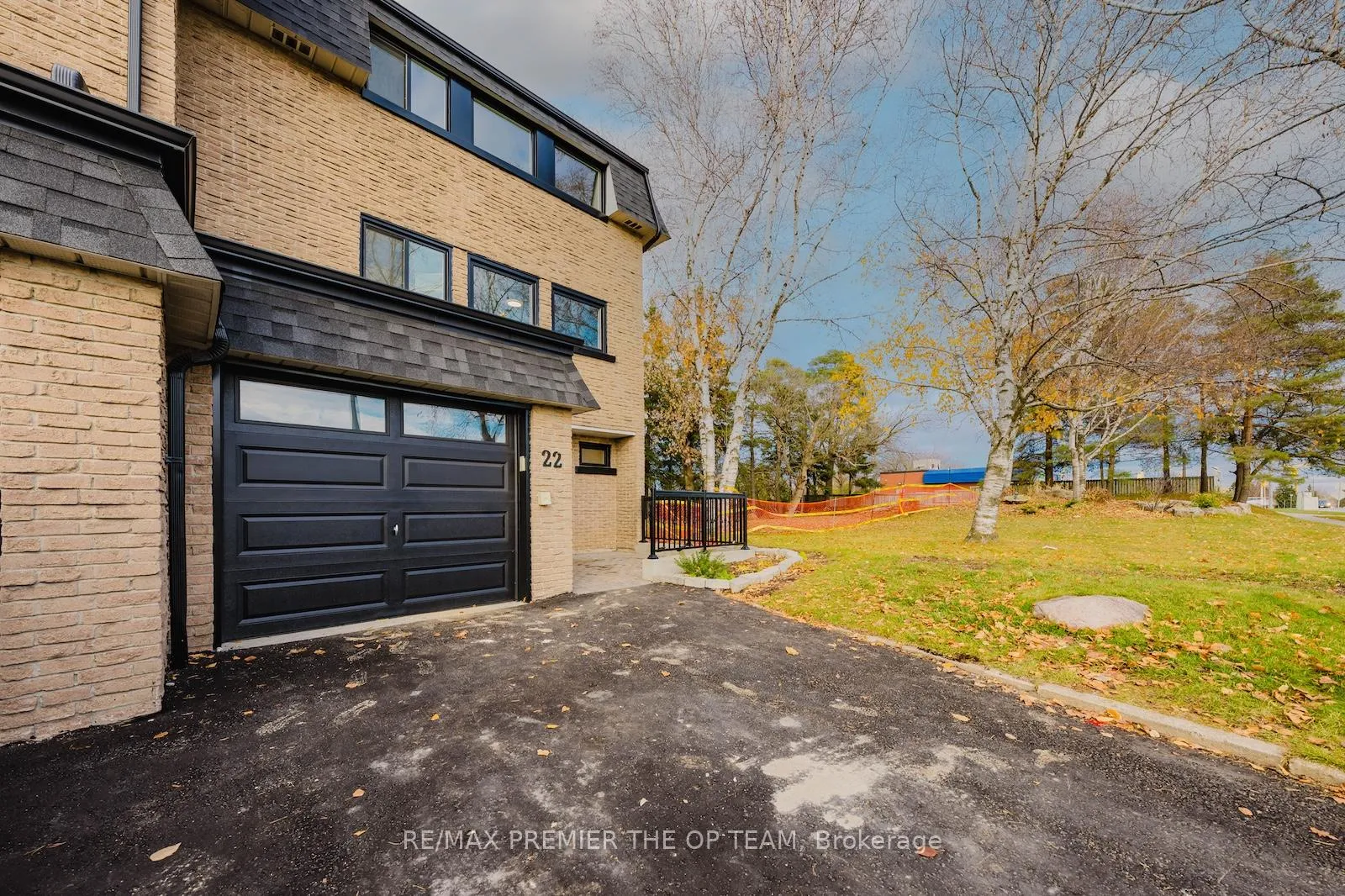 Photo 3 of 22 Henderson Drive, Aurora, Aurora Highlands — HOMEH