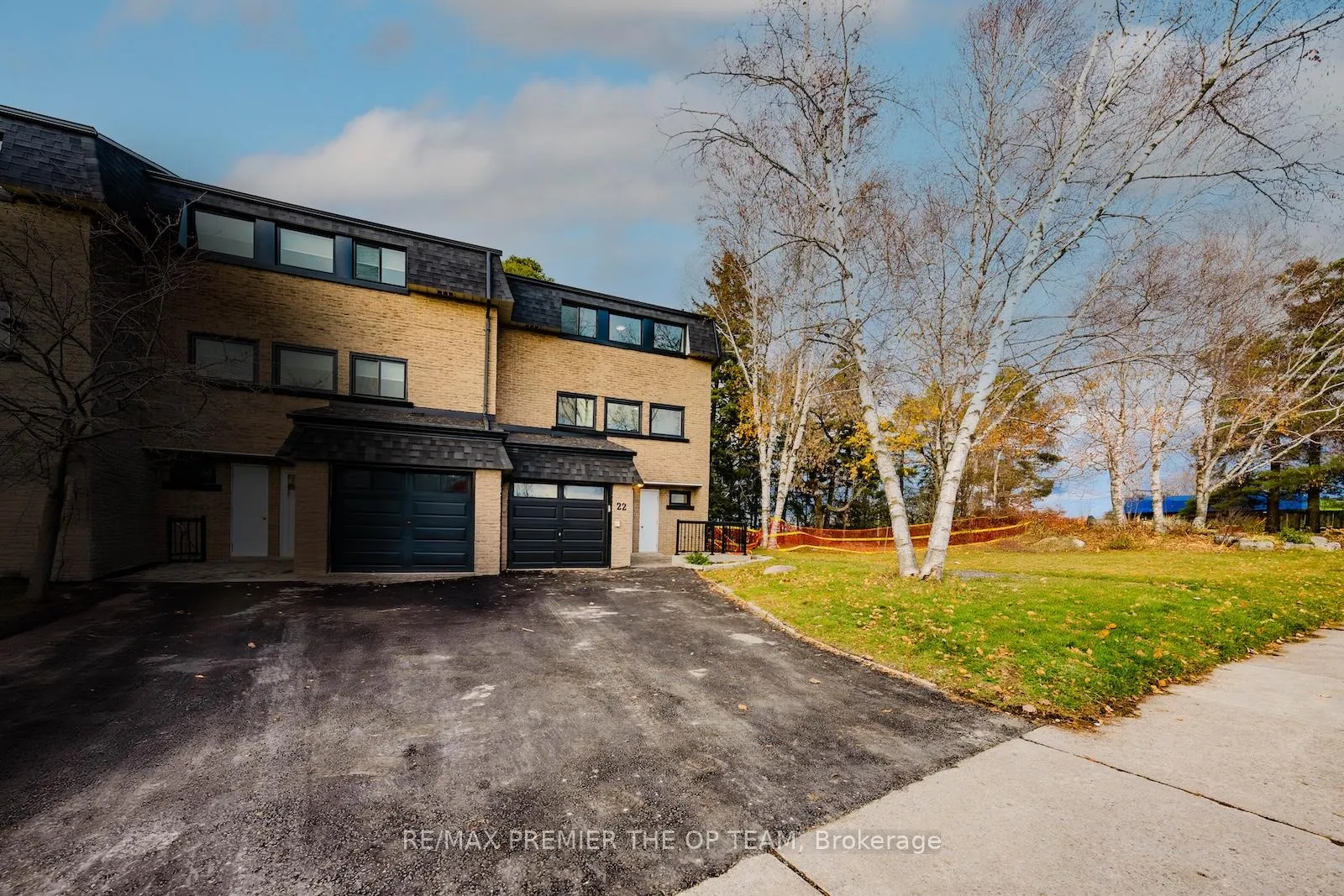 Photo 4 of 22 Henderson Drive, Aurora, Aurora Highlands — HOMEH