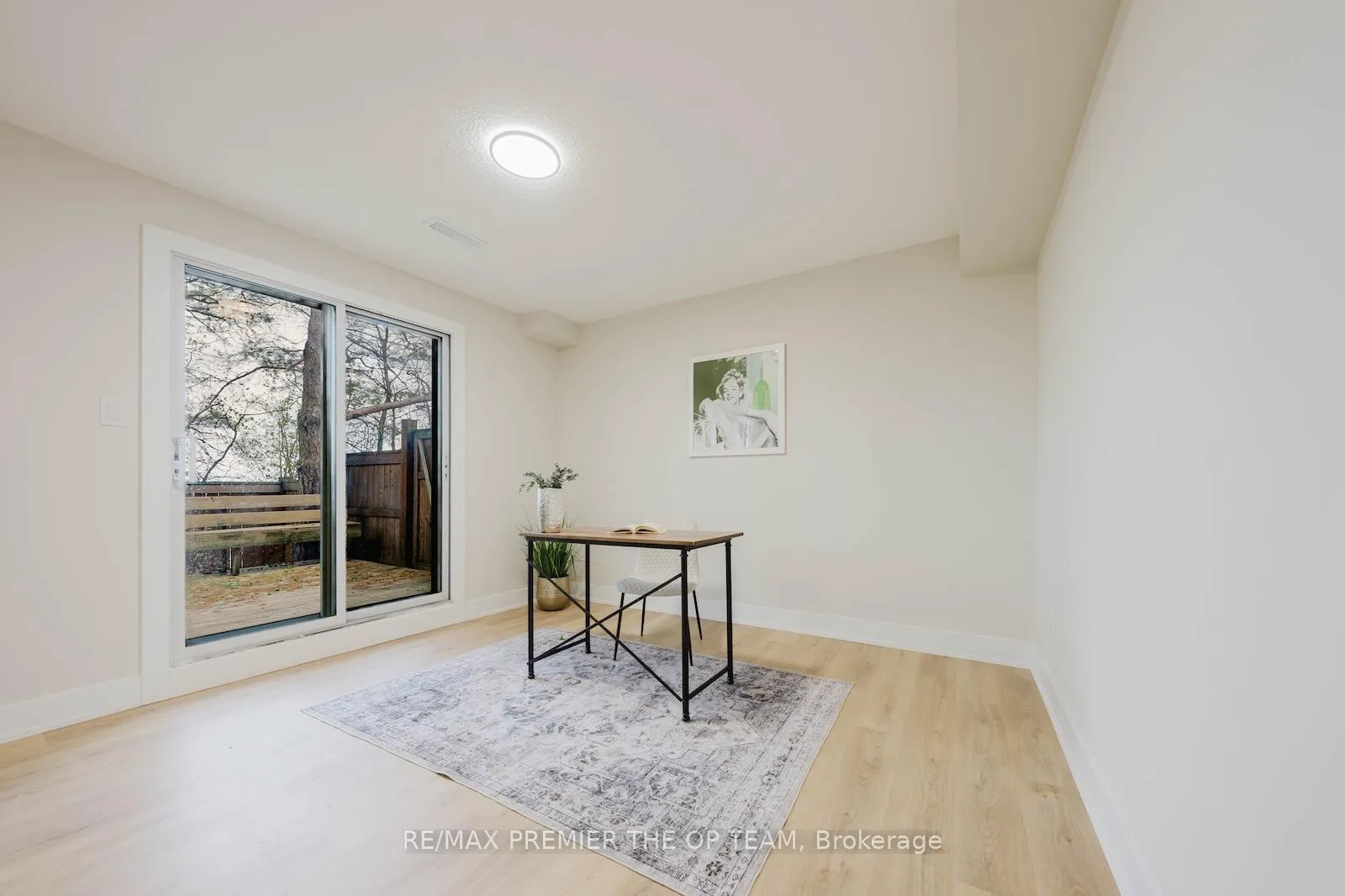 Photo 8 of 22 Henderson Drive, Aurora, Aurora Highlands — HOMEH