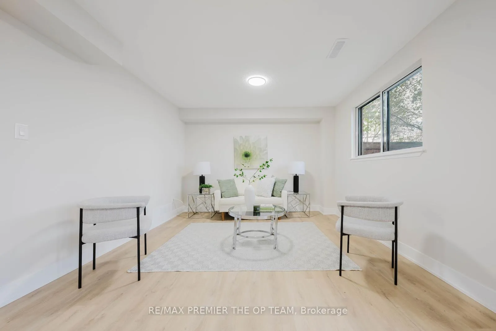 Photo 10 of 22 Henderson Drive, Aurora, Aurora Highlands — HOMEH