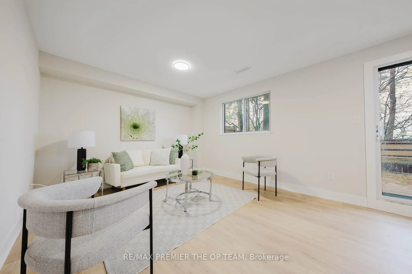 Photo 11 of 22 Henderson Drive, Aurora, Aurora Highlands — HOMEH